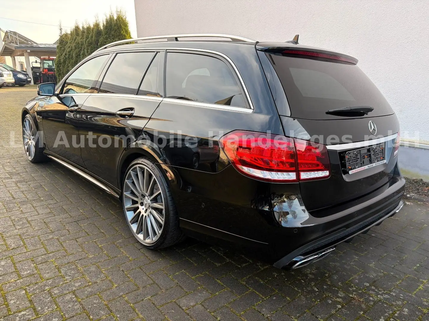 Mercedes-Benz E 63 AMG T  4Matic*H&K*Pano*Distronic* Schwarz - 2