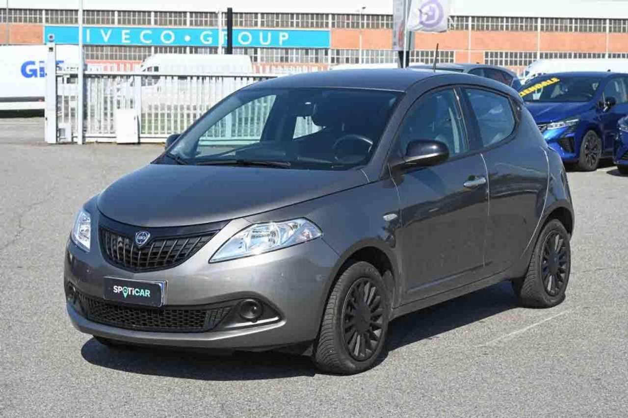 Lancia Ypsilon 1.0 FireFly S&S Hybrid Silver