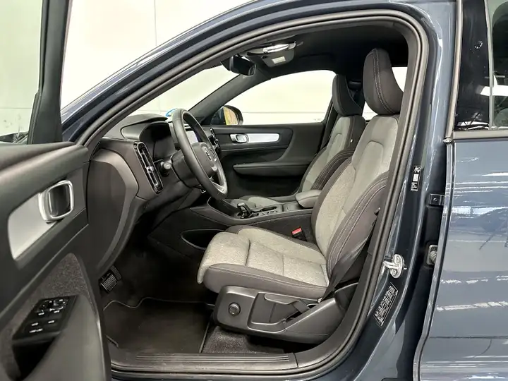 Volvo XC40 2026, foto 6