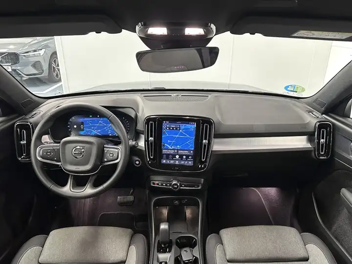 Volvo XC40 2026, foto 13
