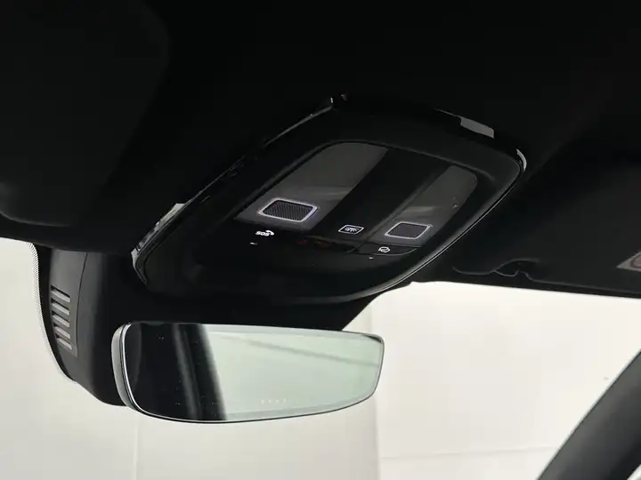 Volvo XC40 2026, foto 20