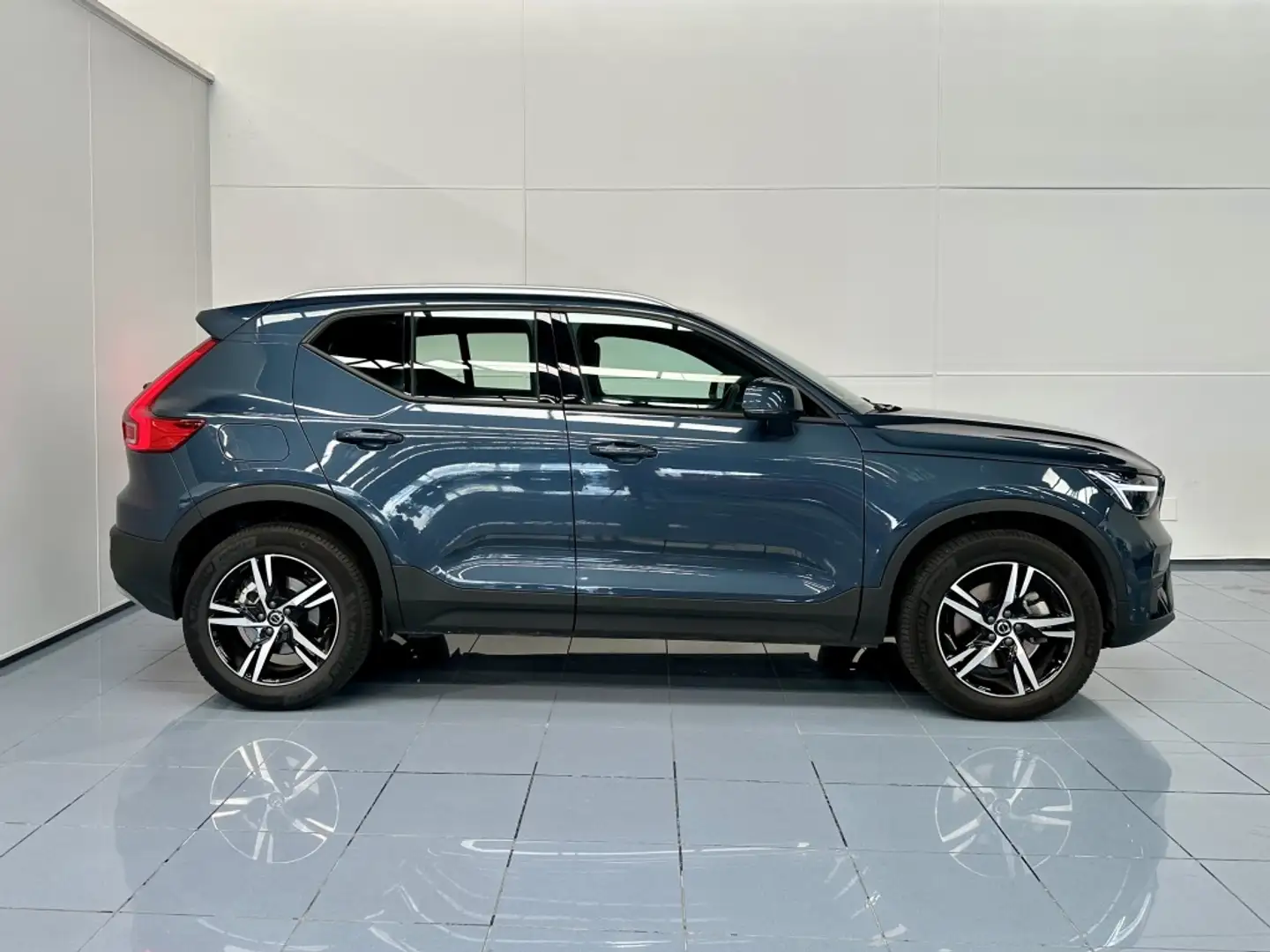 Volvo XC40 B3 Core Aut. Azul - 2