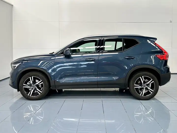 Volvo XC40 2026, foto 24