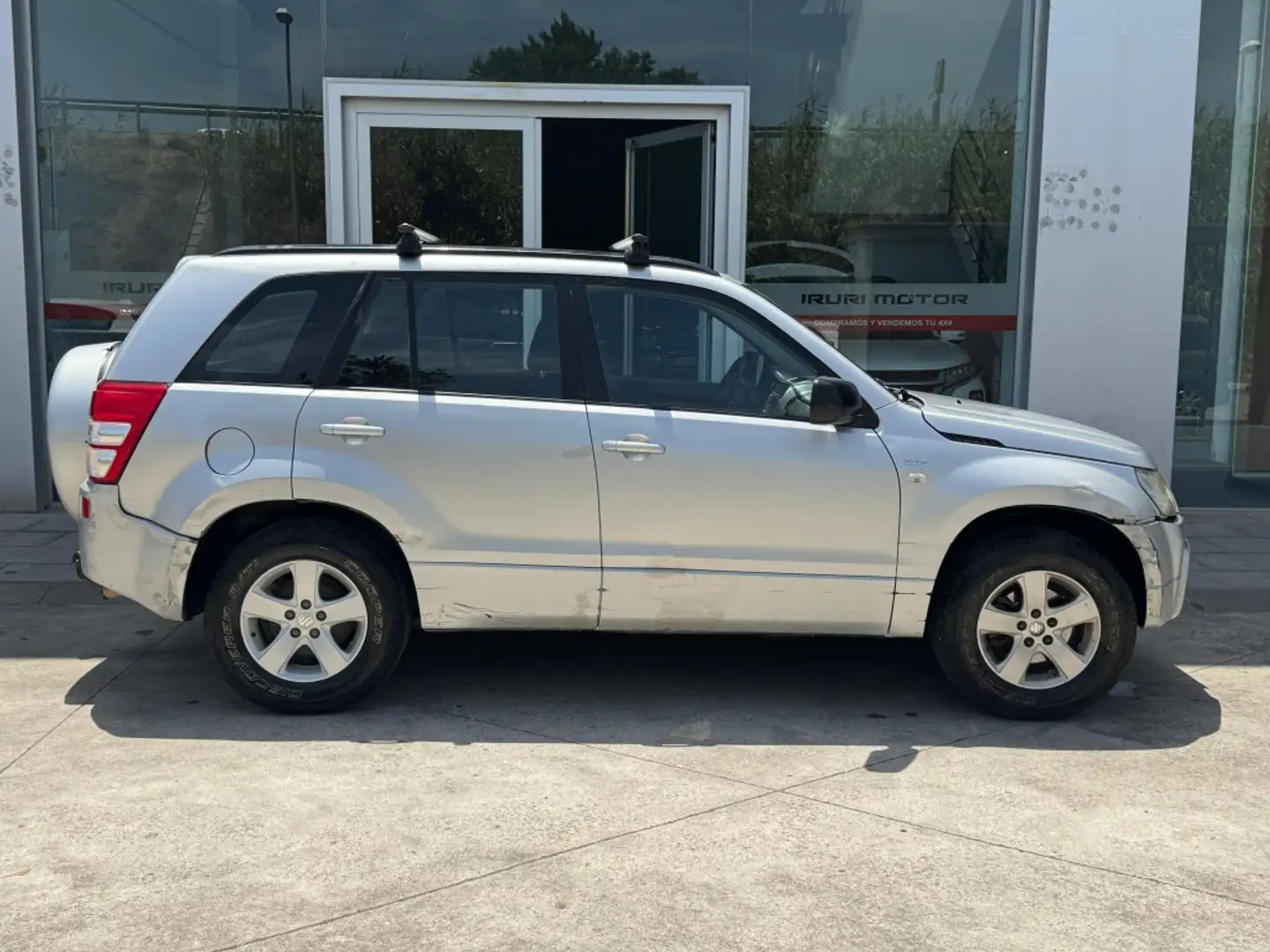 Suzuki Grand Vitara 1.9DDiS JLX Zilver - 1