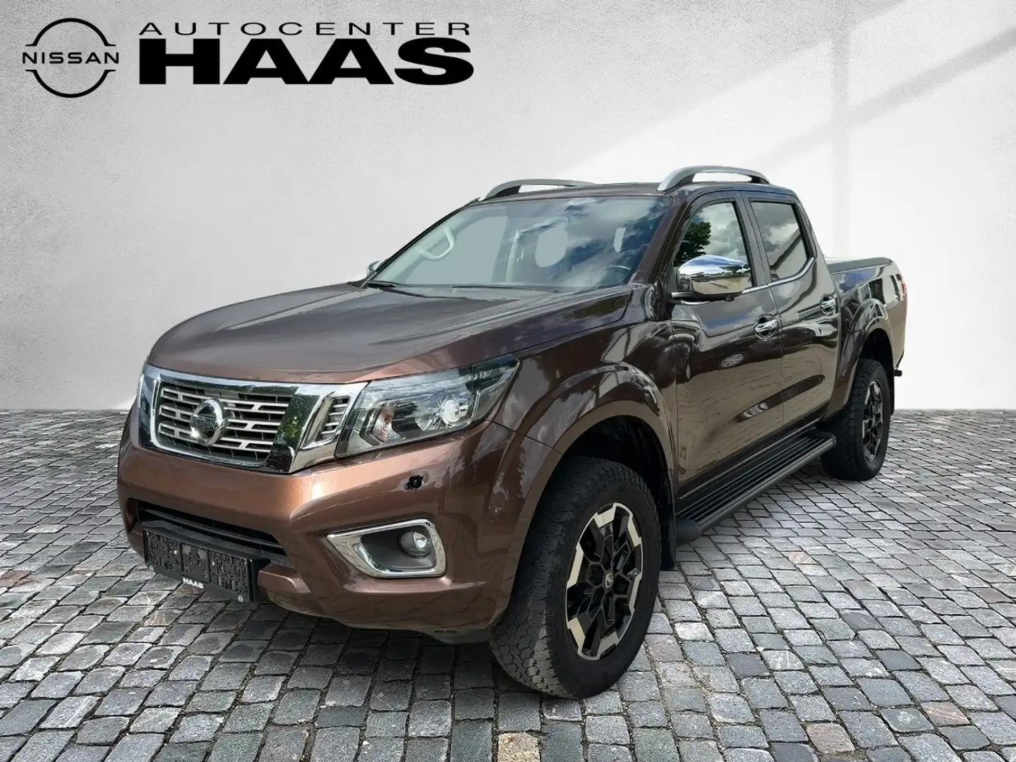 Nissan Navara NP300 4x4 2.3 dCi N-Connecta Double Cab Bronze - 2