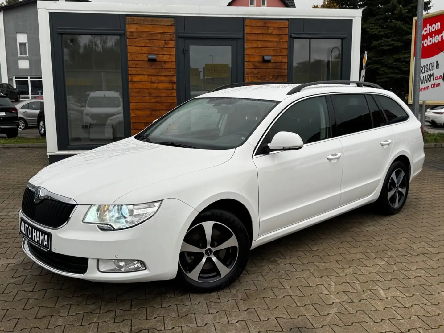 Skoda Superb Combi Ambition 2.0 TDI *XEN*NAVI*STHZ*AHK Weiß - 1