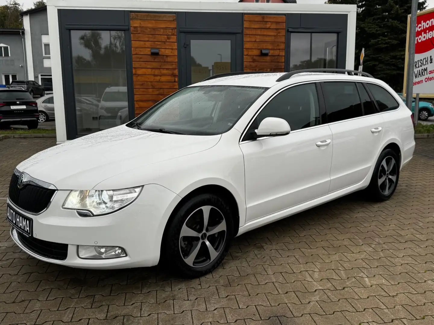 Skoda Superb Combi Ambition 2.0 TDI *XEN*NAVI*STHZ*AHK Weiß - 2