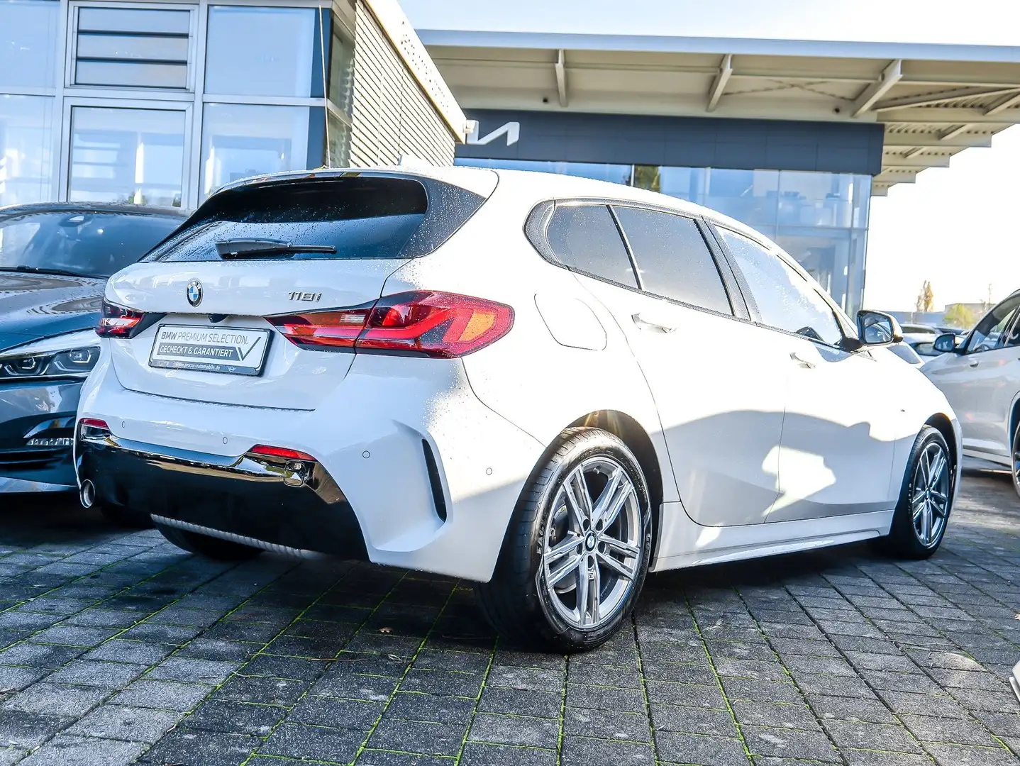 BMW 118 i M Sport RFK NAVI LED PDC V+H DAB Parkass. Weiß - 2