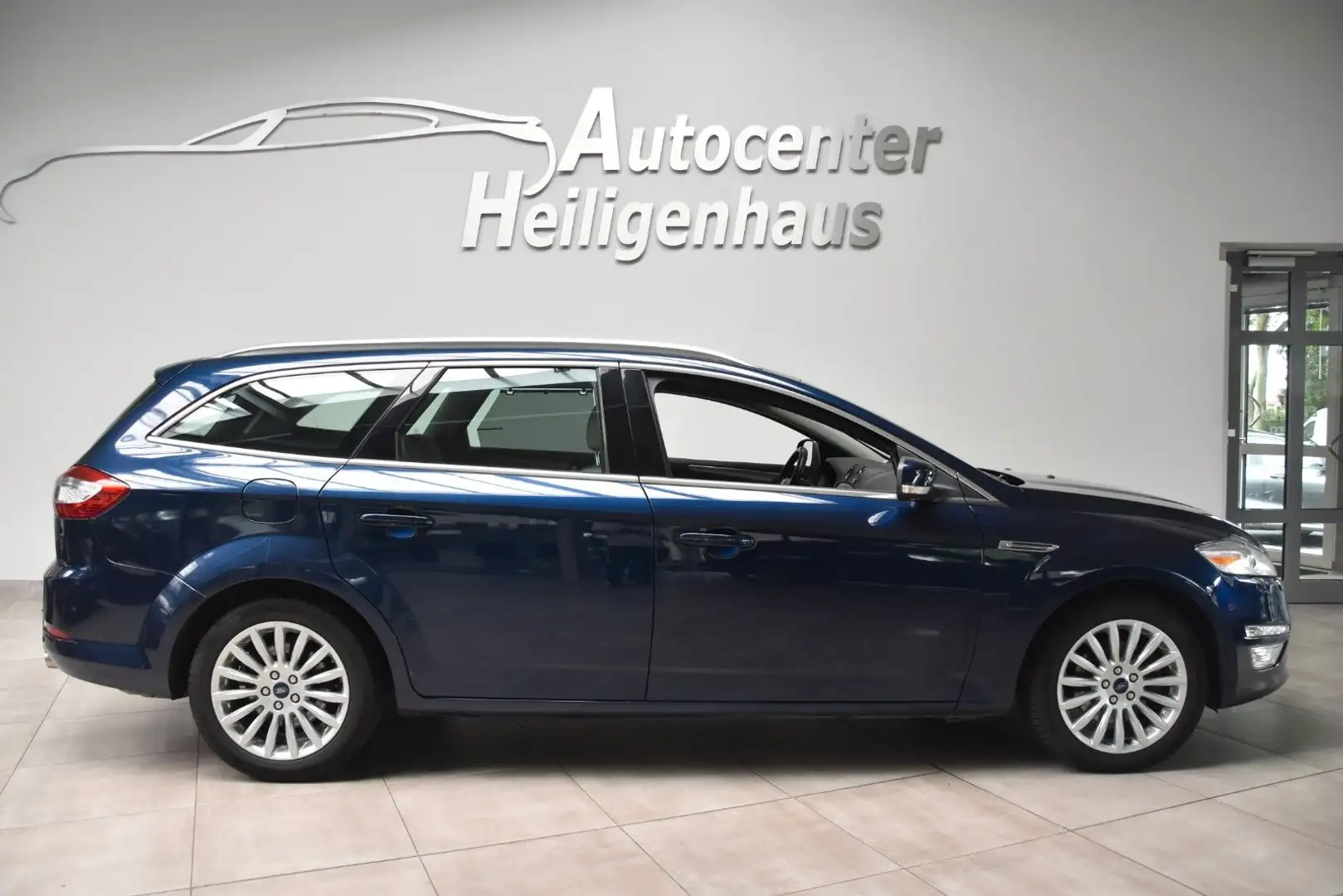 Ford Mondeo Titanium Automatik Leder Navi Belüftung Modrá - 2