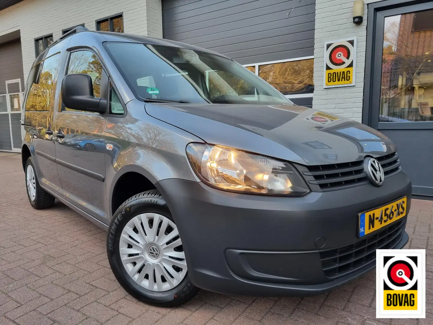 Volkswagen Caddy 1.2 TSI Easyline / 97.000 KM. Grau - 1