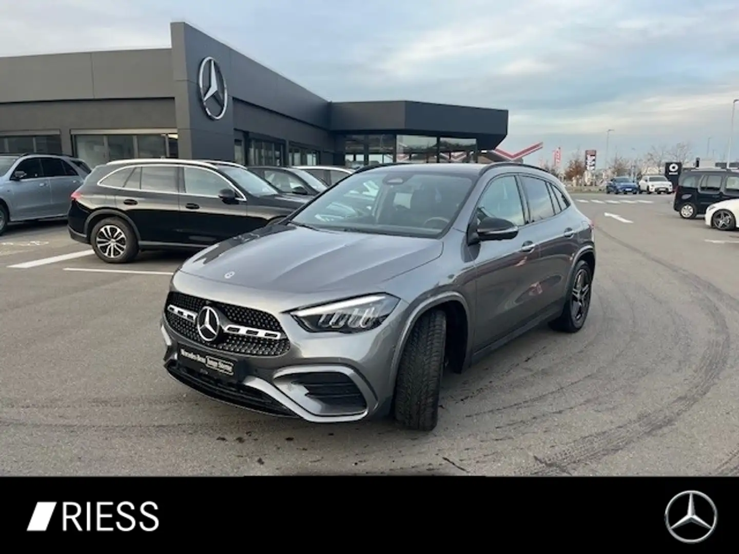 Mercedes-Benz GLA 200 d 4M PANO SD DISTR. 360 KAMERA AHK Grau - 1