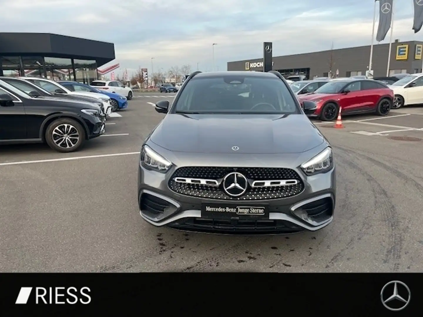 Mercedes-Benz GLA 200 d 4M PANO SD DISTR. 360 KAMERA AHK Grau - 2