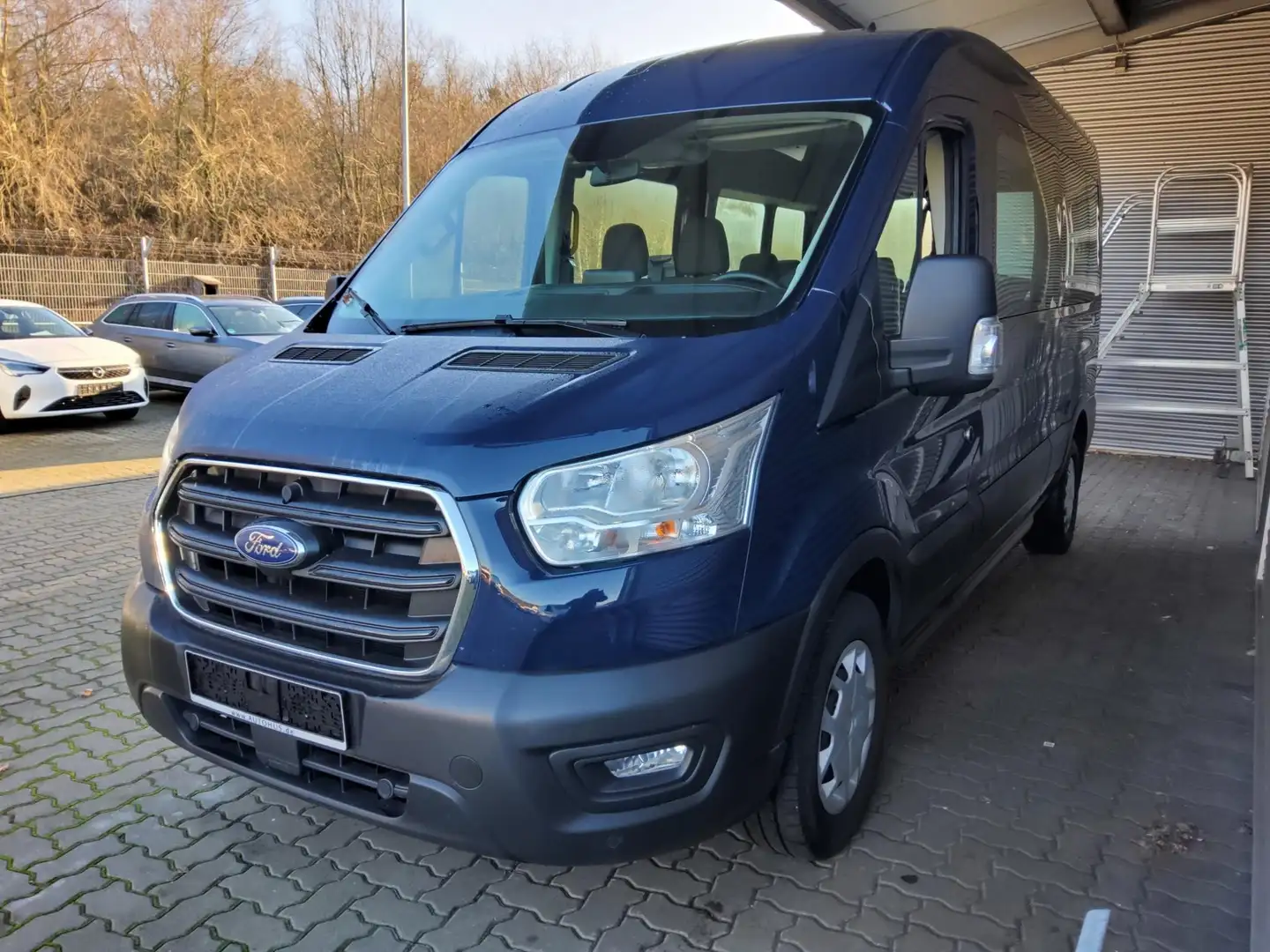 Ford Transit 2.0 TDCi Trend L3H2 9-Sitze Navi Shz DAB Blau - 2