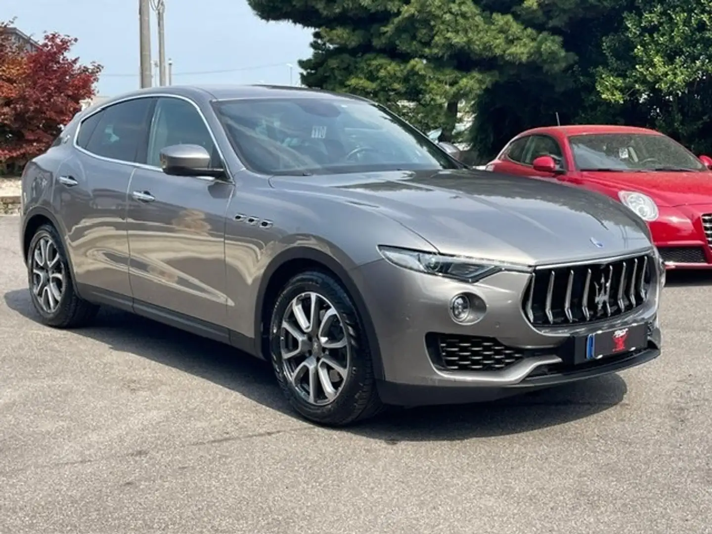 Maserati Levante V6 Diesel AWD Granlusso Grigio - 2