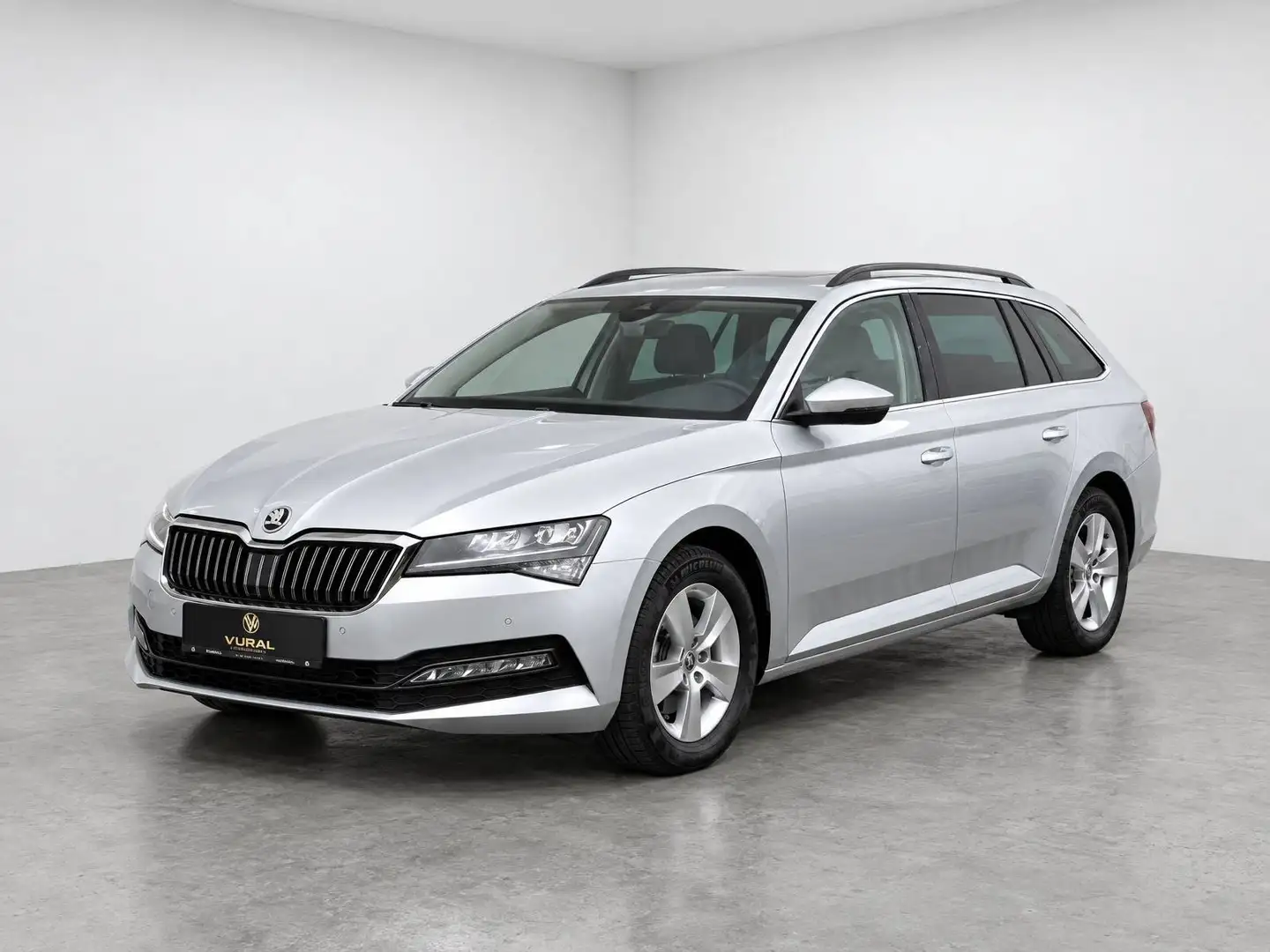 Skoda Superb 2.0TDI DSG COMBI | NAVI | LED | ACC | Lane Assist | 1.Besitzer | Grau - 2
