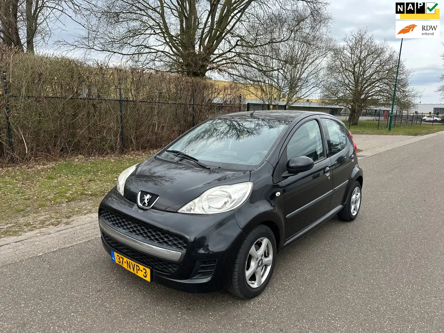 Peugeot 107 1.0-12V Millesim 200 NAVI/AIRCO/ELEK RAMEN/LM VELG Zwart - 1