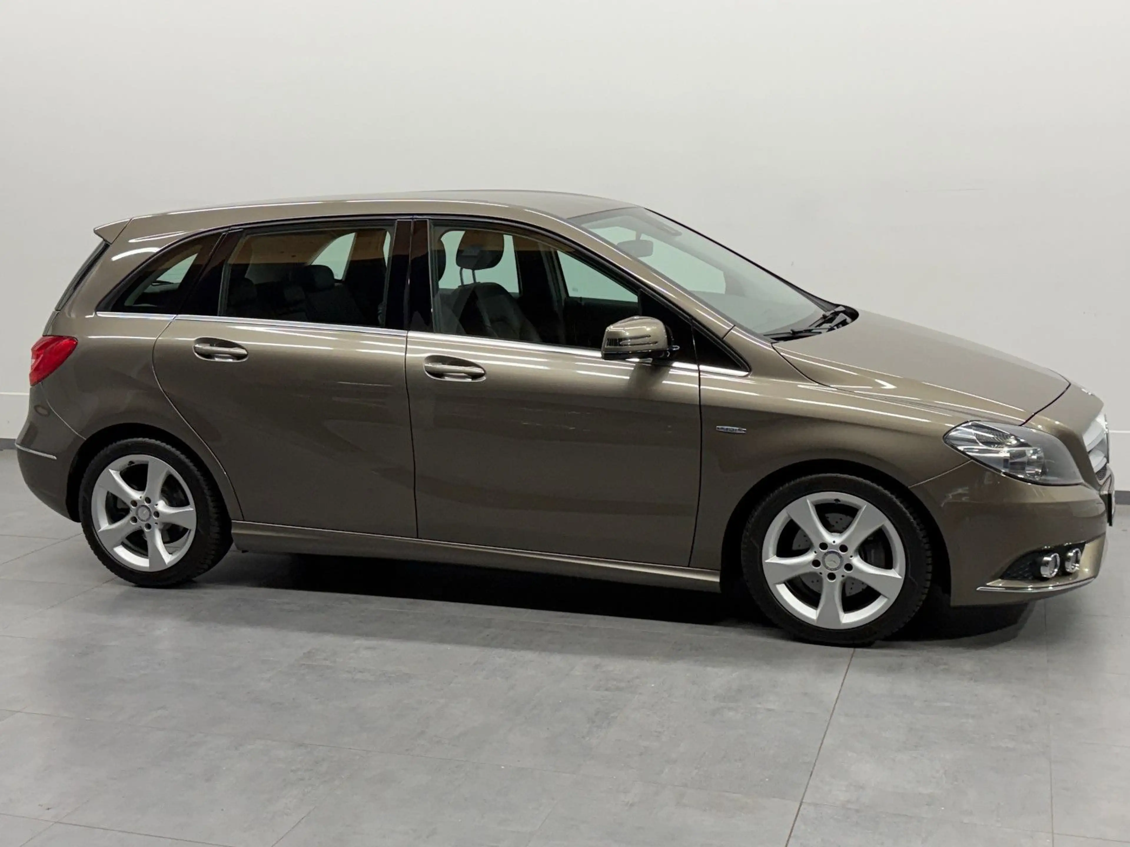 Mercedes-Benz B 200 CDI *Sportpaket*Navi*el.Sitz*Klimaaut.* — photo 6