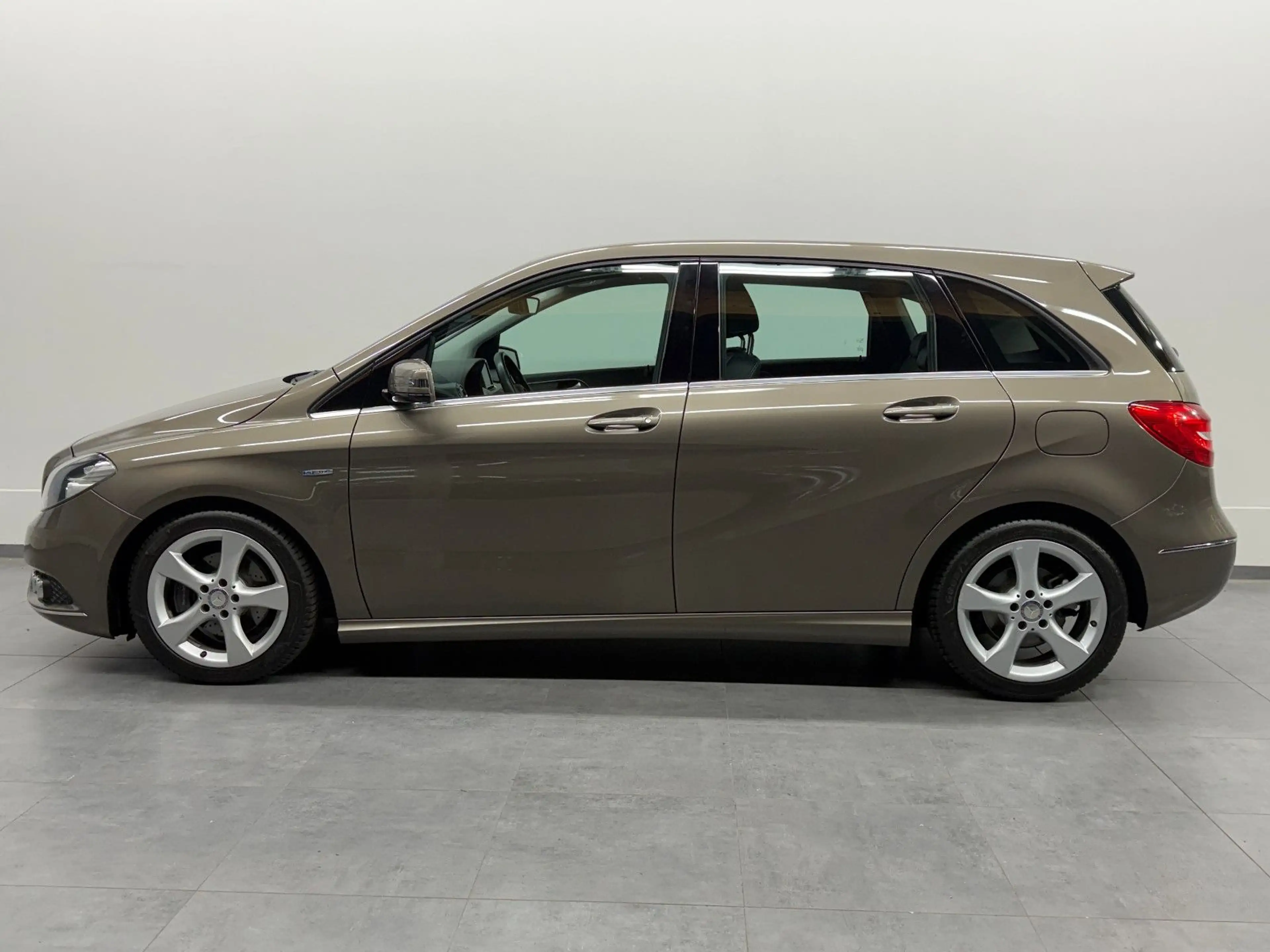 Mercedes-Benz B 200 CDI *Sportpaket*Navi*el.Sitz*Klimaaut.* — photo 3