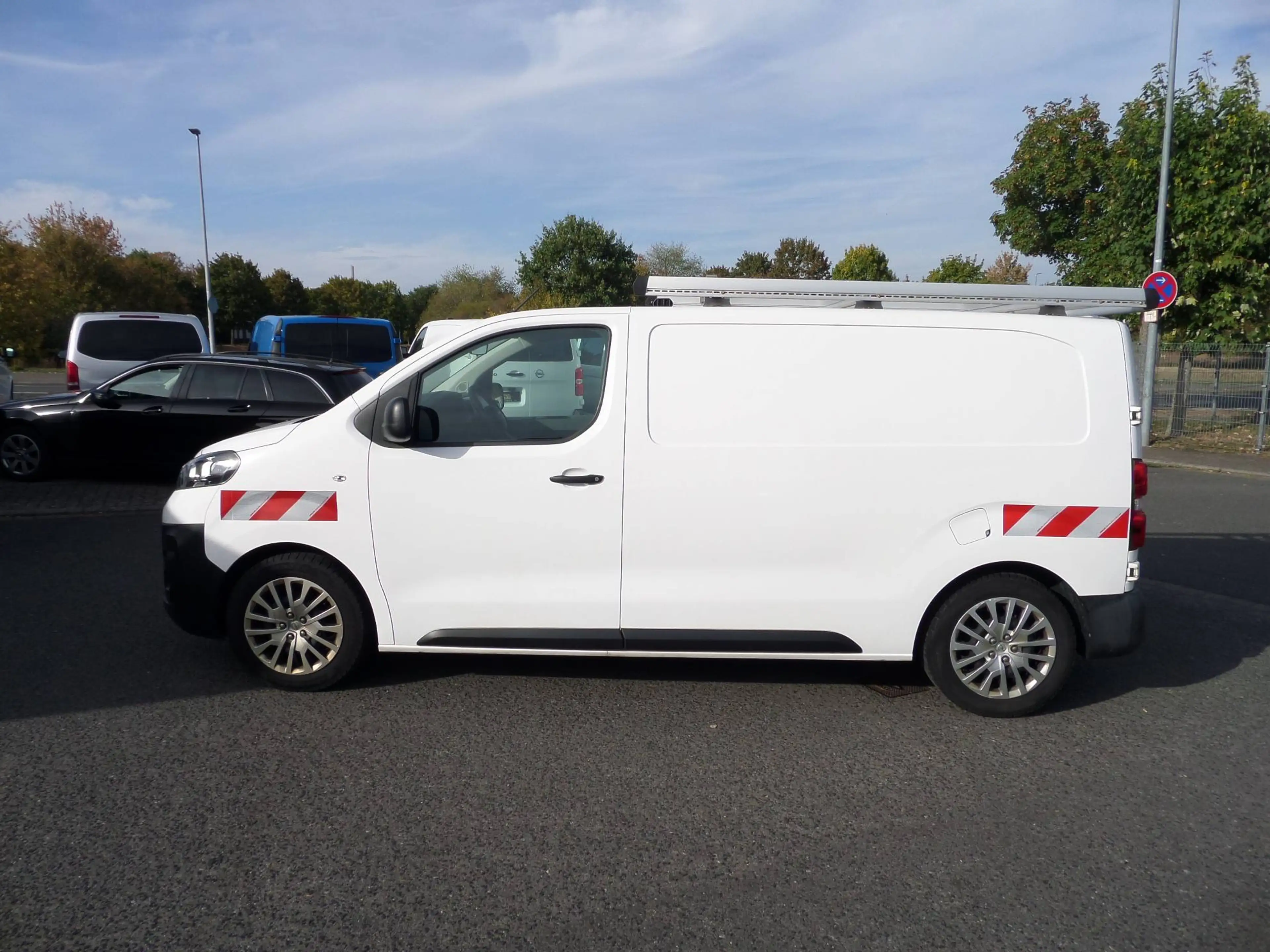 Opel Vivaro Edition L2+Sortimo+Schraubstock+Dachträger+Navi+Klima+Tempo+Cam+1.Hand+3xTeil-Leder — photo 6