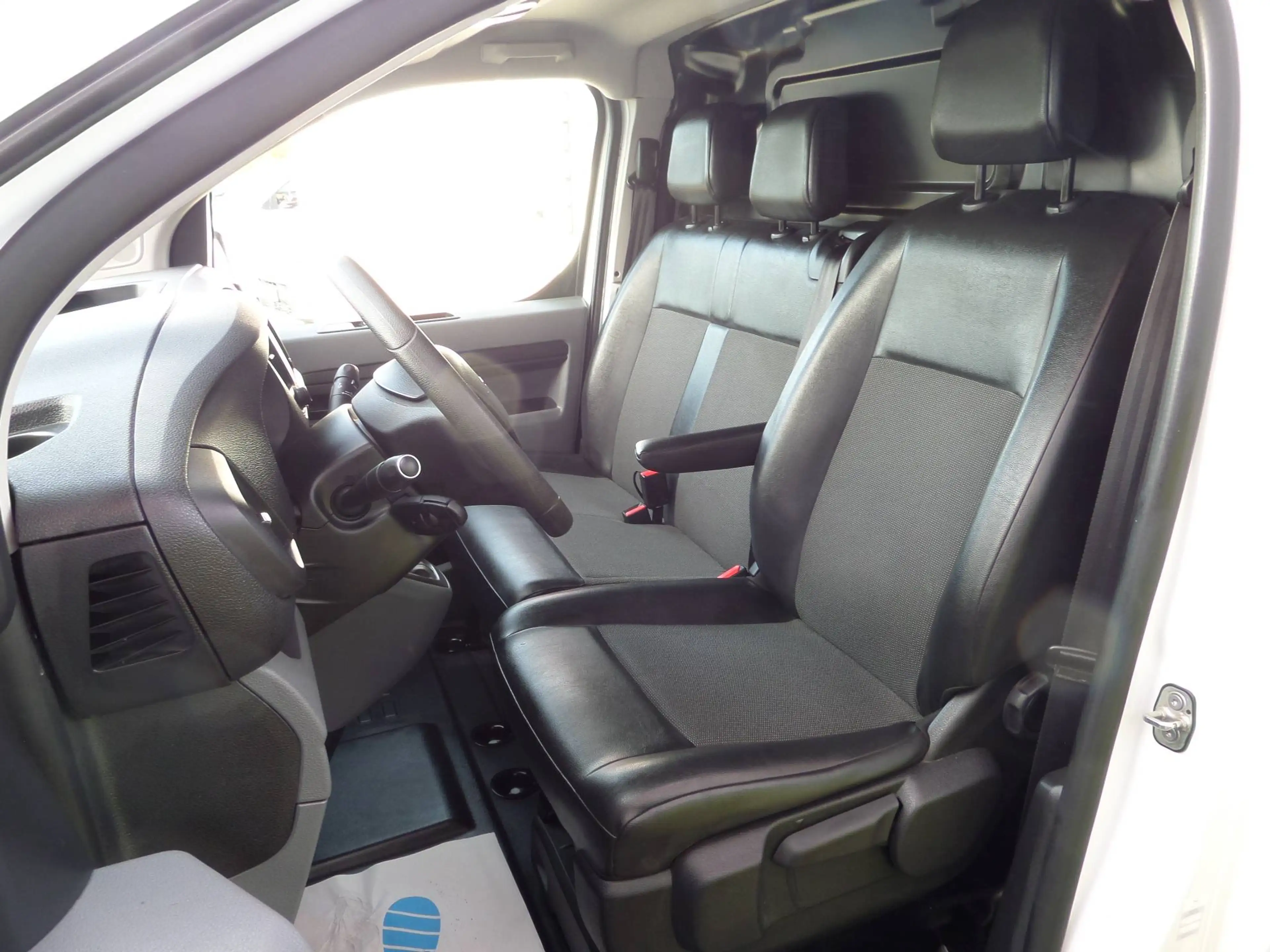 Opel Vivaro Edition L2+Sortimo+Schraubstock+Dachträger+Navi+Klima+Tempo+Cam+1.Hand+3xTeil-Leder — photo 9