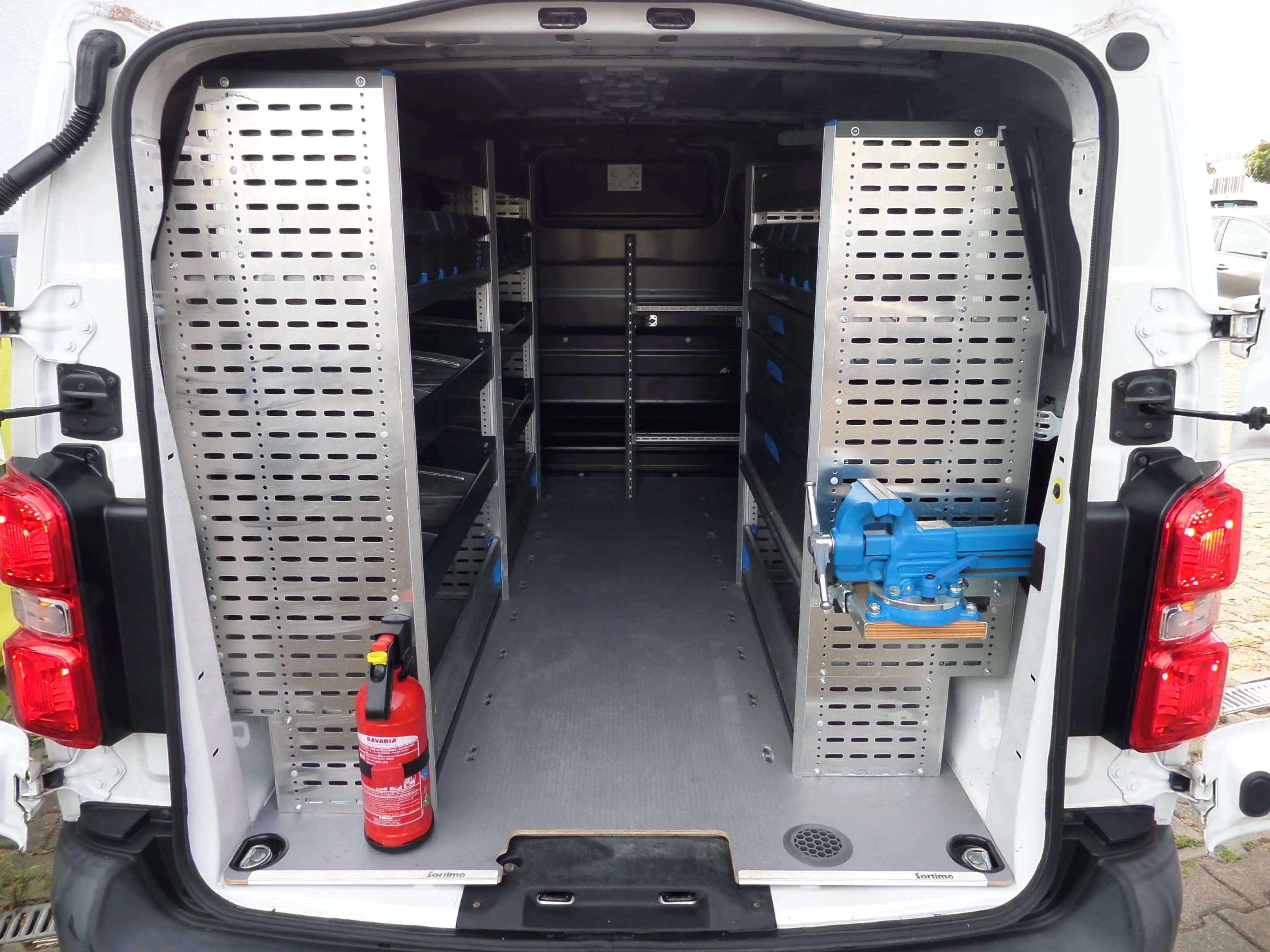 Opel Vivaro Edition L2+Sortimo+Schraubstock+Dachträger+Navi+Klima+Tempo+Cam+1.Hand+3xTeil-Leder — photo 10