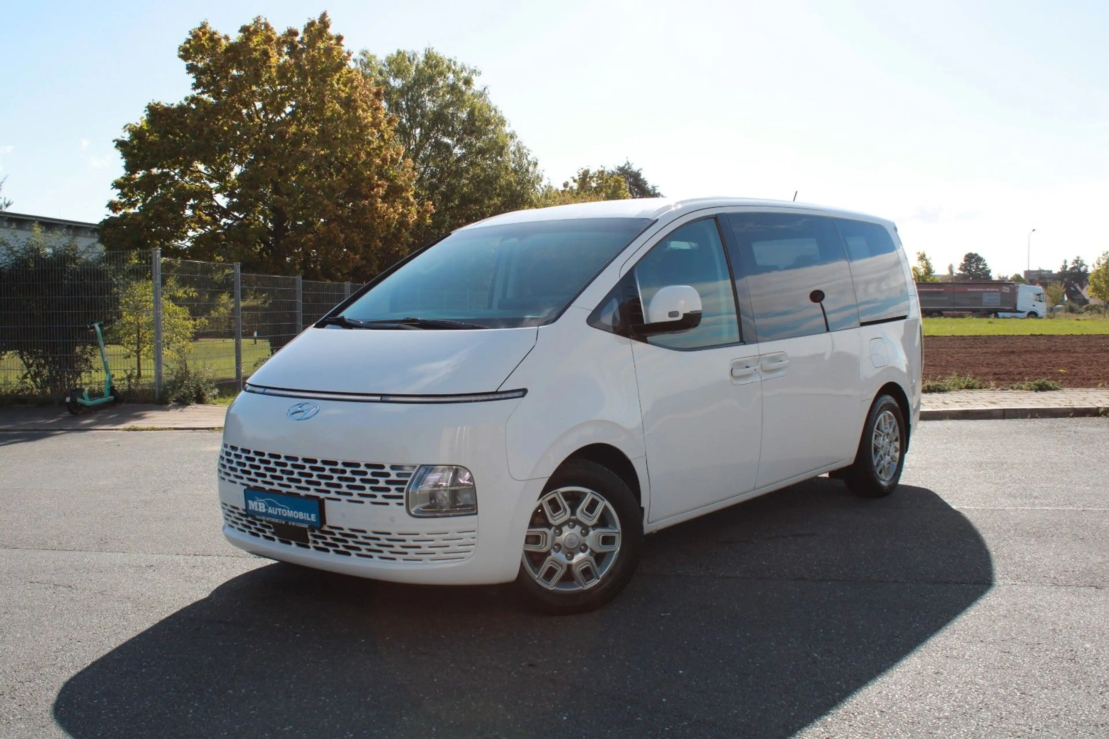 Hyundai STARIA Trend ACC Navi 360°Kamera 9-Sitzer 17"Alu