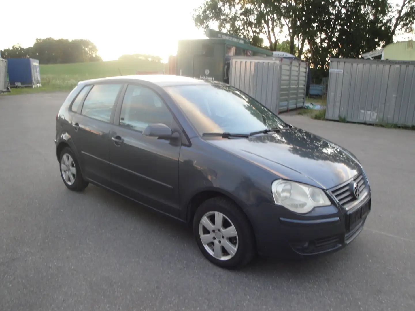 Volkswagen Polo 1.2 Trendline Grau - 1