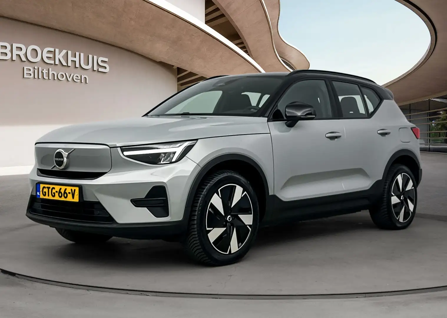 Volvo XC40 Single Motor Extended Range Plus 82 kWh | Warmtepo Grijs - 2
