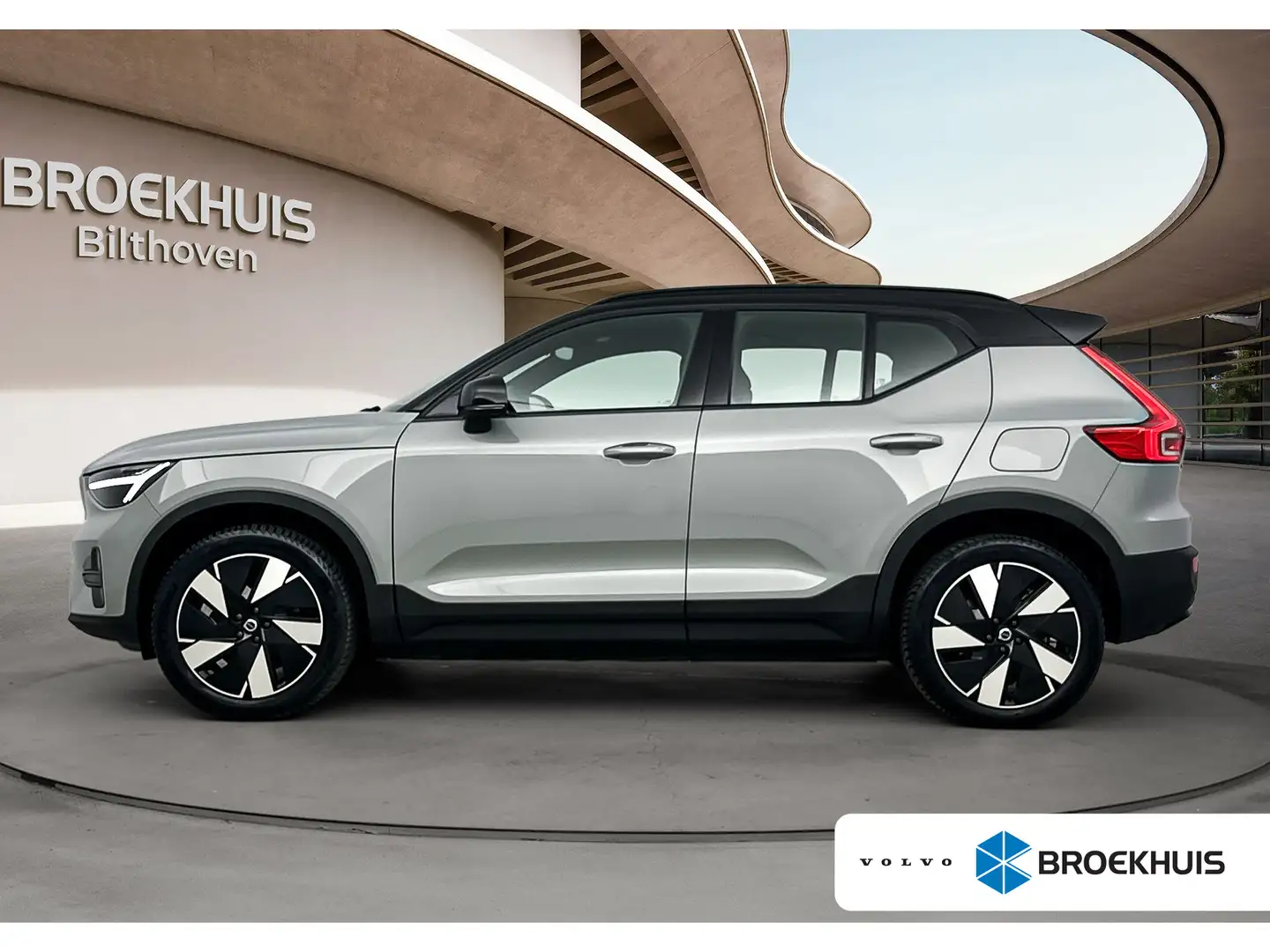 Volvo XC40 Single Motor Extended Range Plus 82 kWh | Warmtepo Grijs - 1