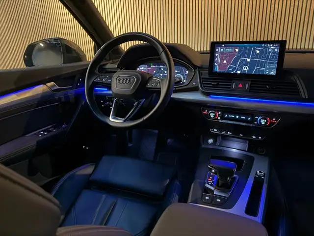 Audi Q5 view 10