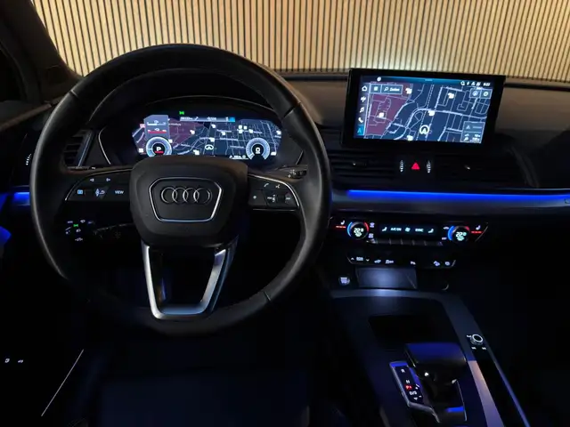 Audi Q5 view 11