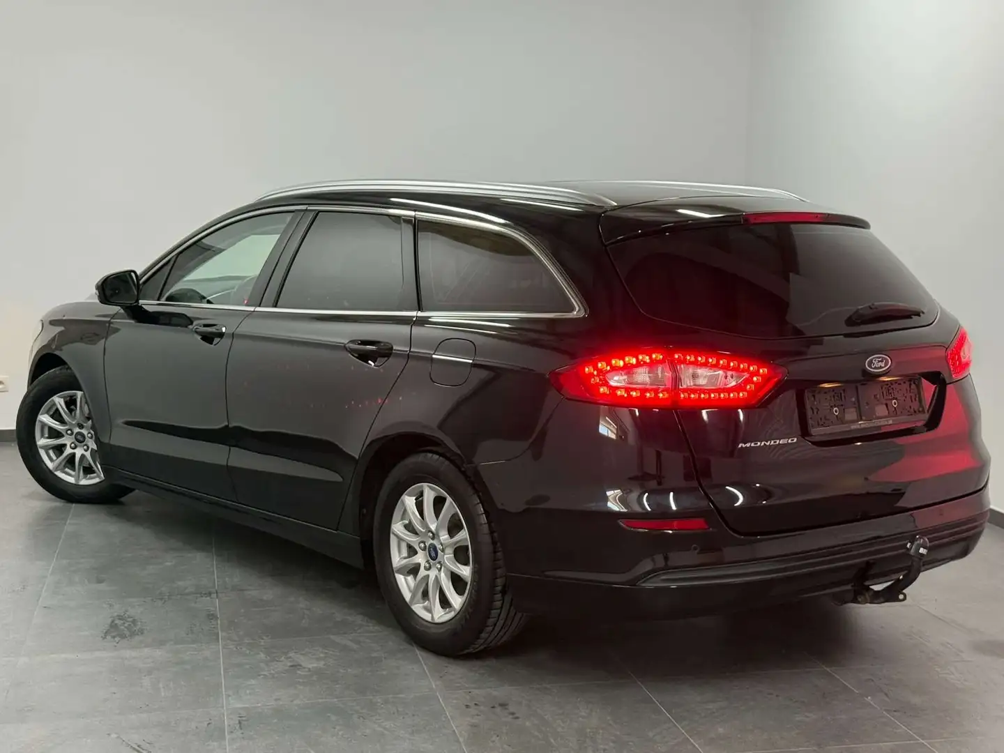 Ford Mondeo 1.6 TDCi - Airco - Navi - Carnet - Euro 5b Noir - 2