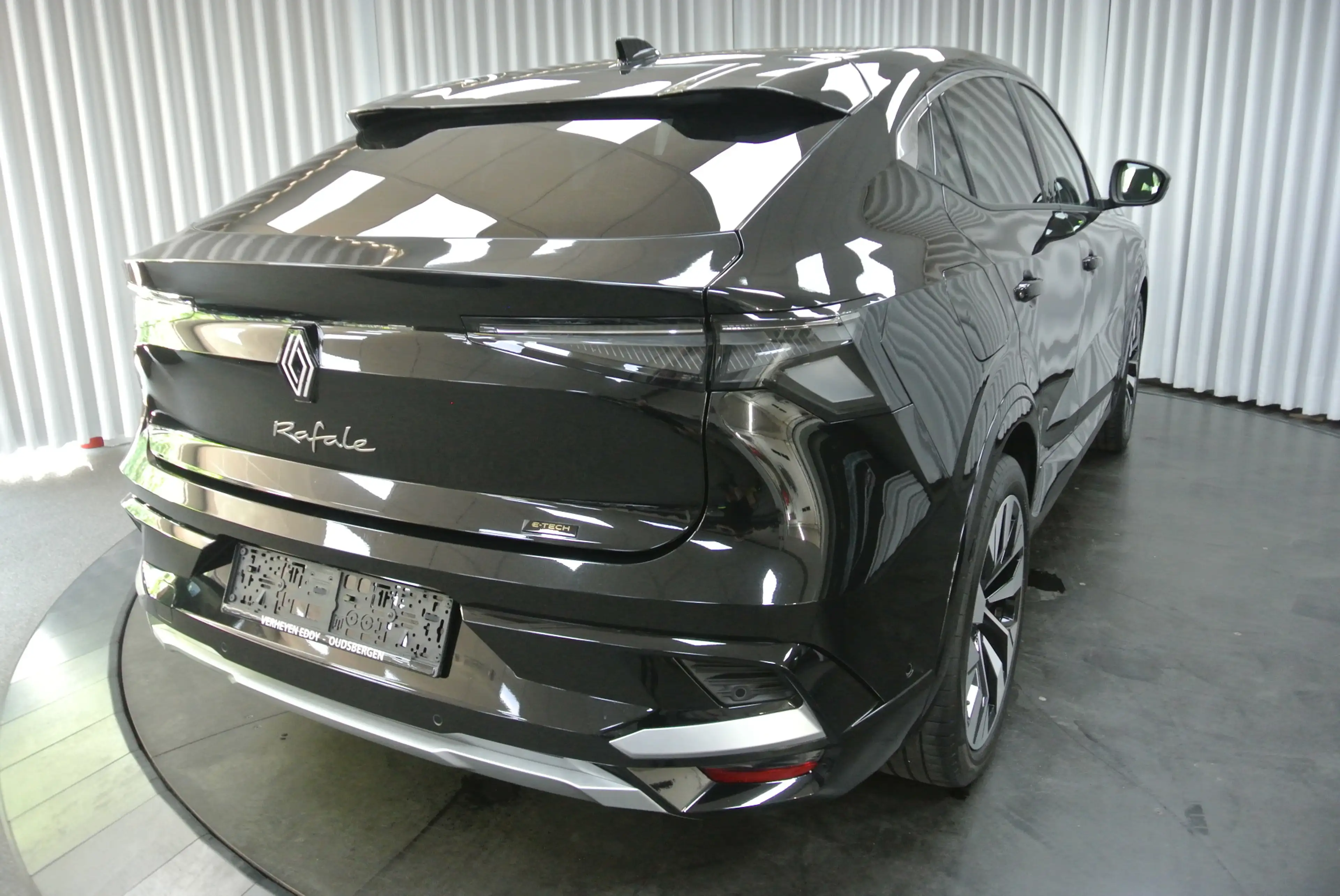 Renault Rafale — photo 10