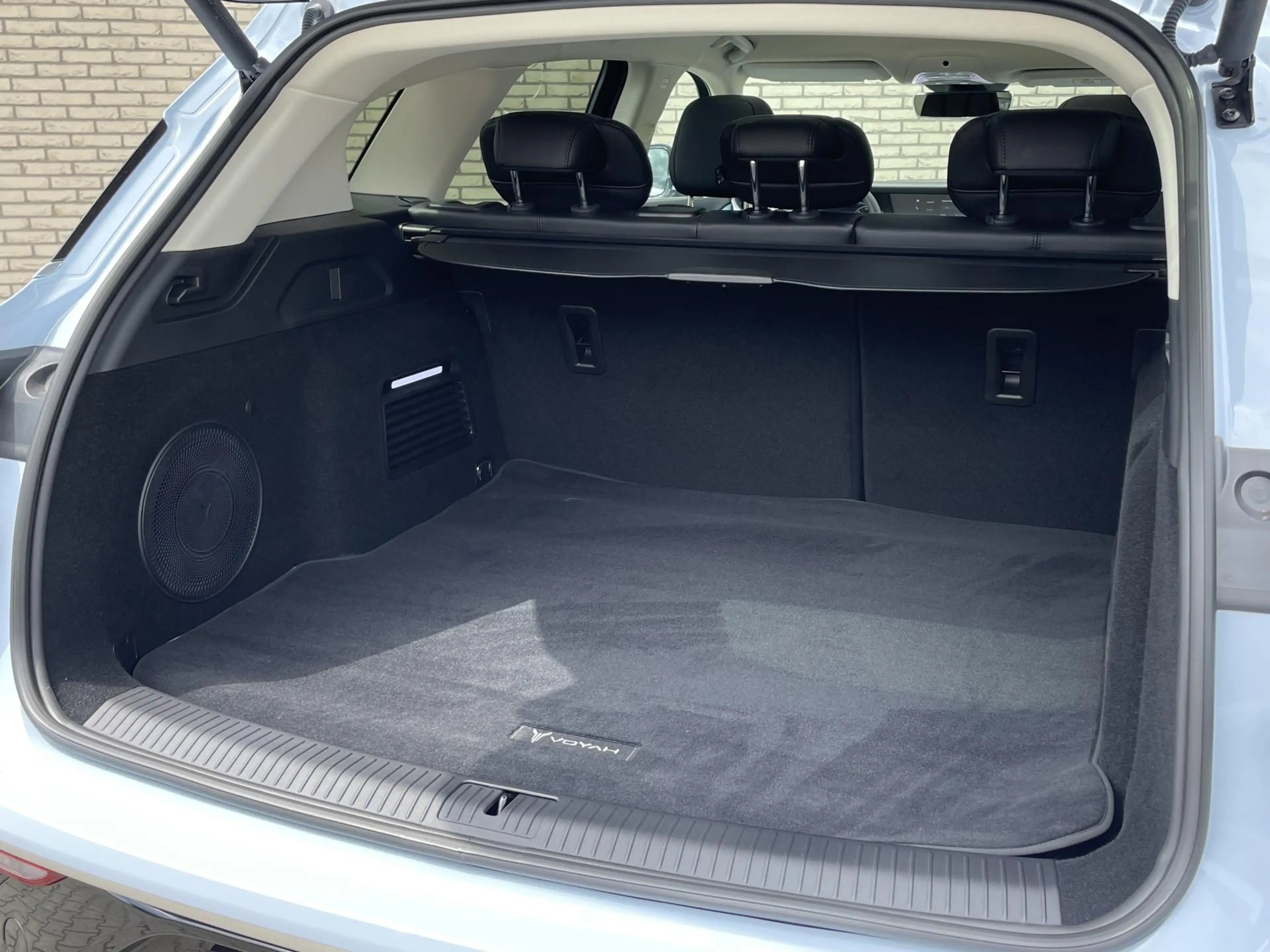 Voyah Free Flagship 4WD 106 kWh l Smart Panorama dak l 2000KG — photo 5