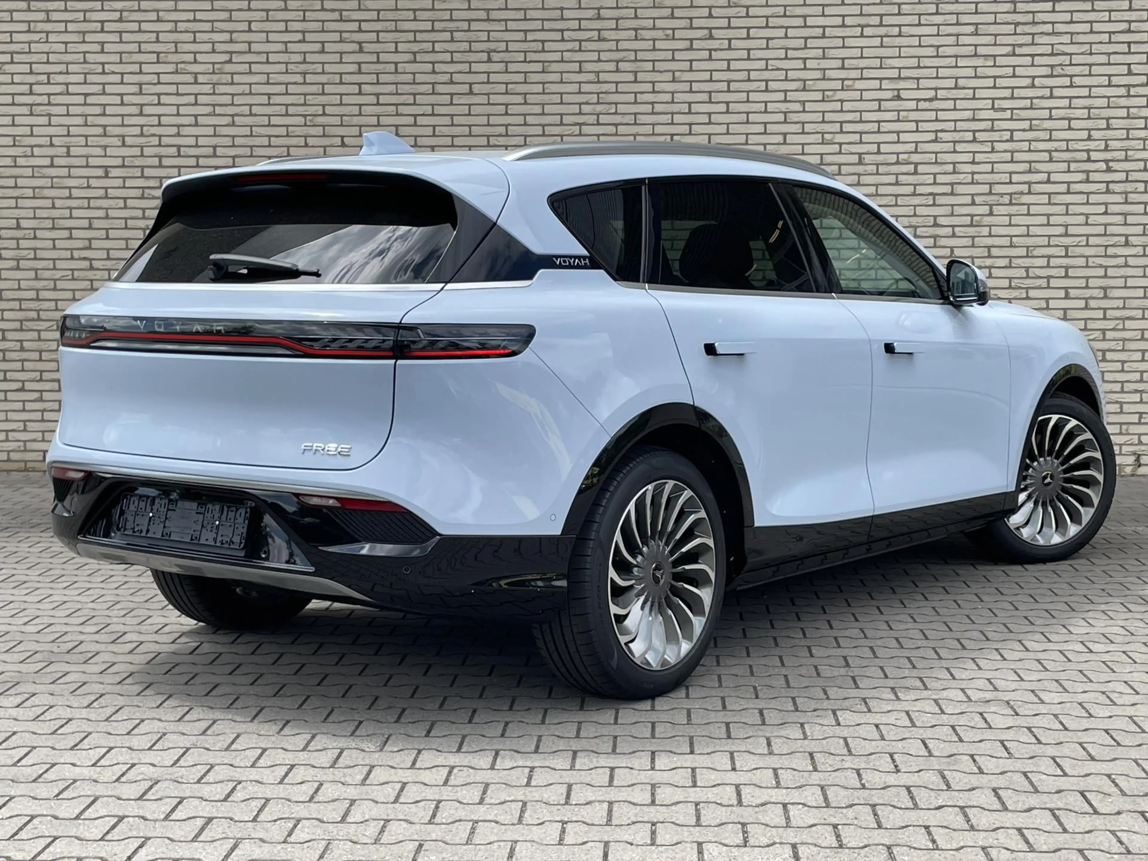 Voyah Free Flagship 4WD 106 kWh l Smart Panorama dak l 2000KG — photo 4