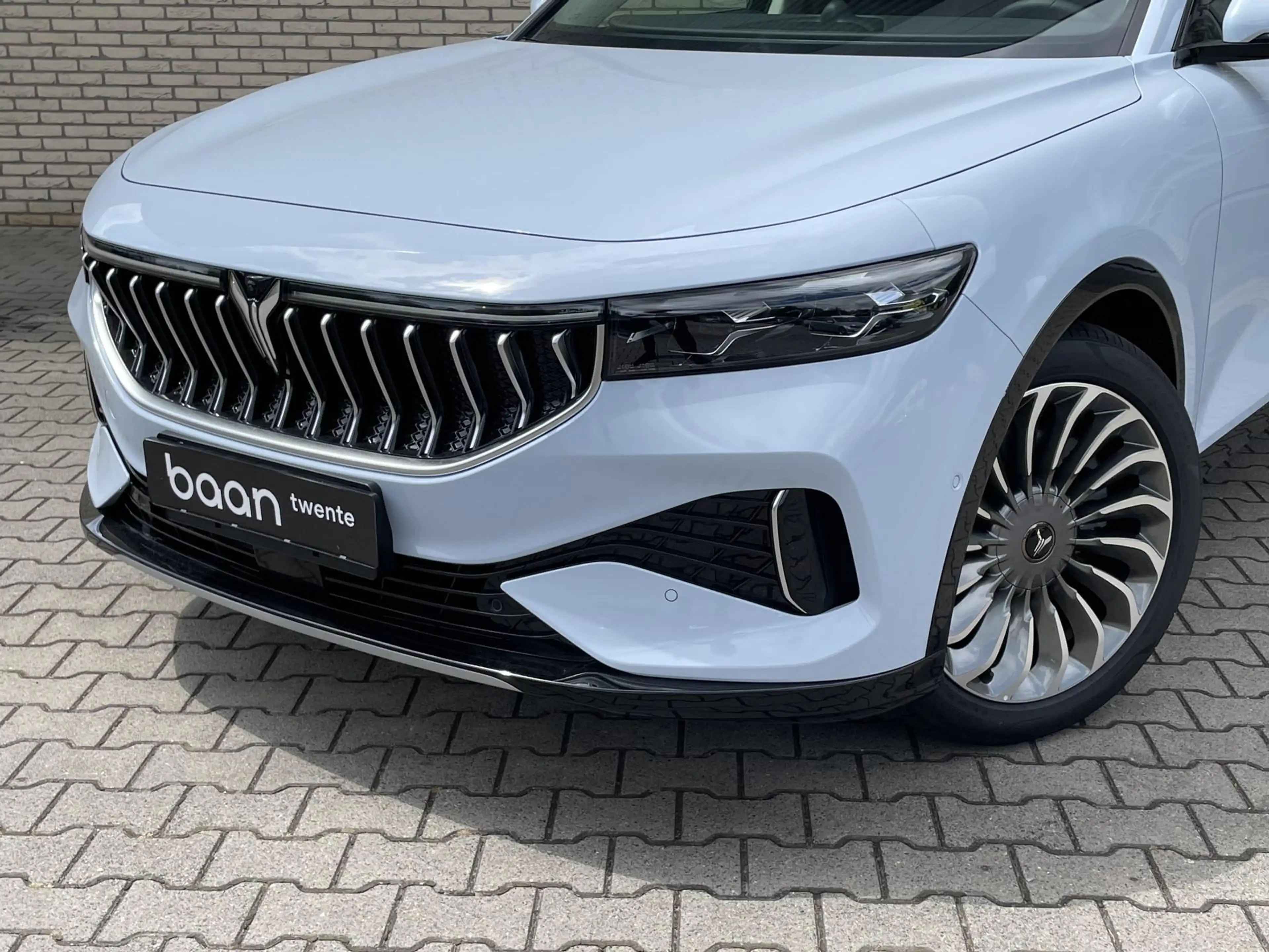 Voyah Free Flagship 4WD 106 kWh l Smart Panorama dak l 2000KG — photo 2