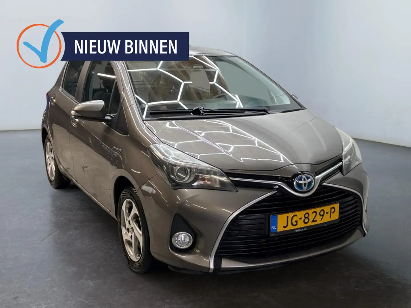 Toyota Yaris 1.5 Hybrid | Achteruitrijcamera | Navigatie | Clim Grijs - 1