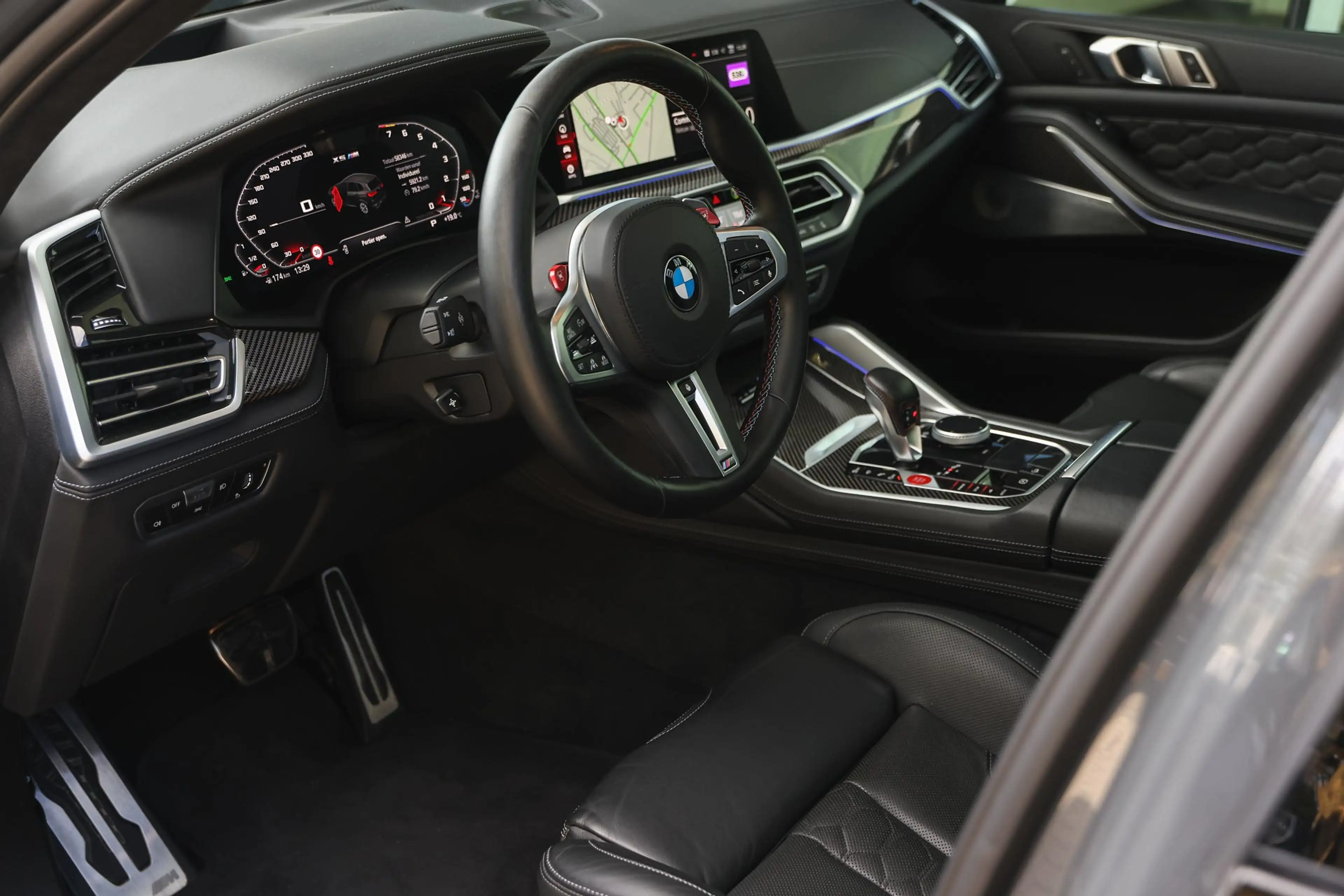 BMW X5 M Competition / Panoramadak Sky Lounge / Trekhaak / — photo 11