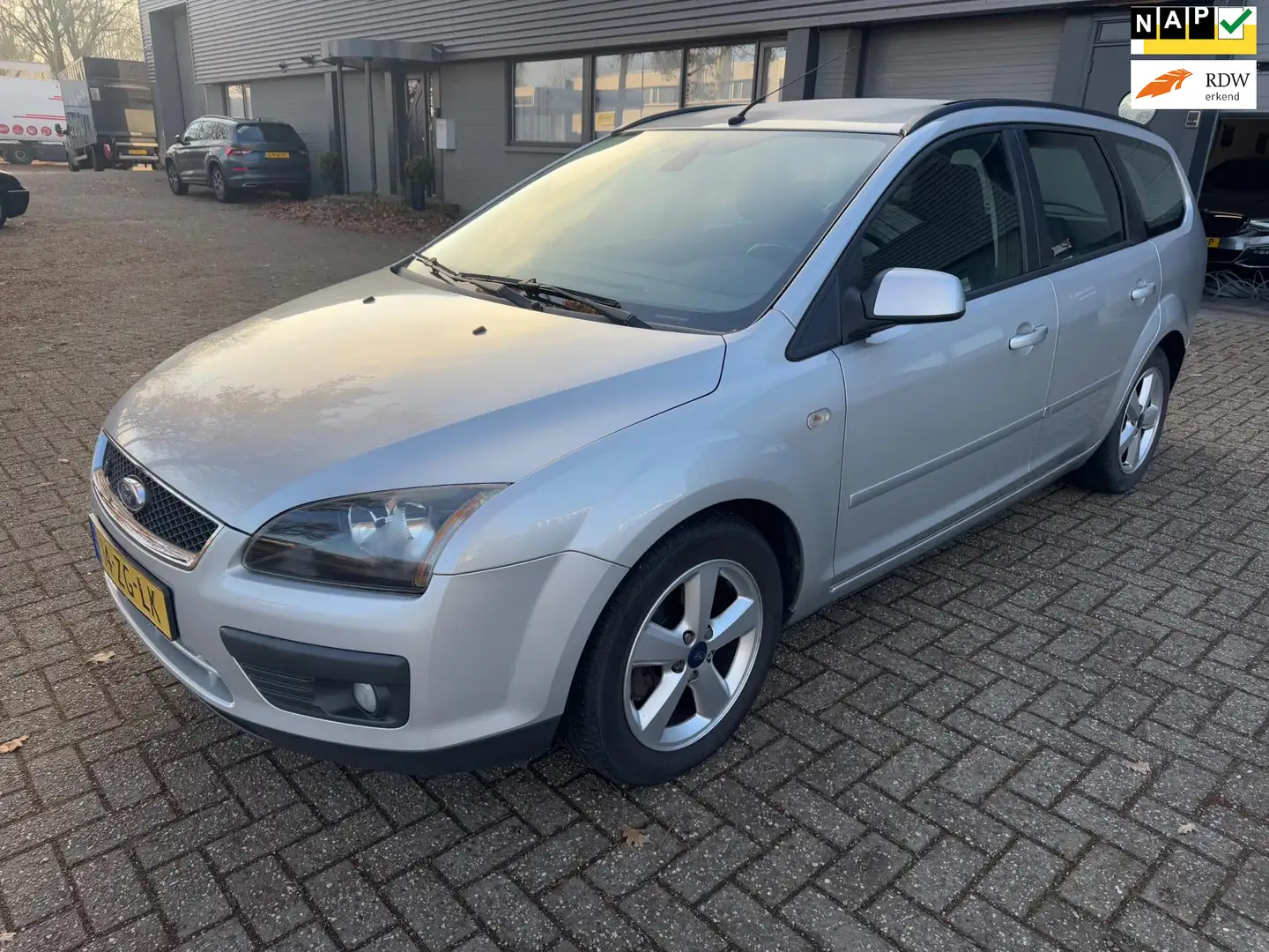 Ford Focus Wagon 1.8-16V Ambiente Flexifuel Grau - 1