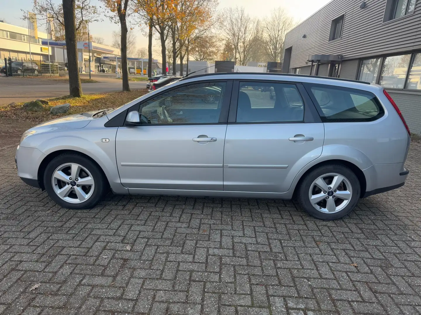 Ford Focus Wagon 1.8-16V Ambiente Flexifuel Grau - 2