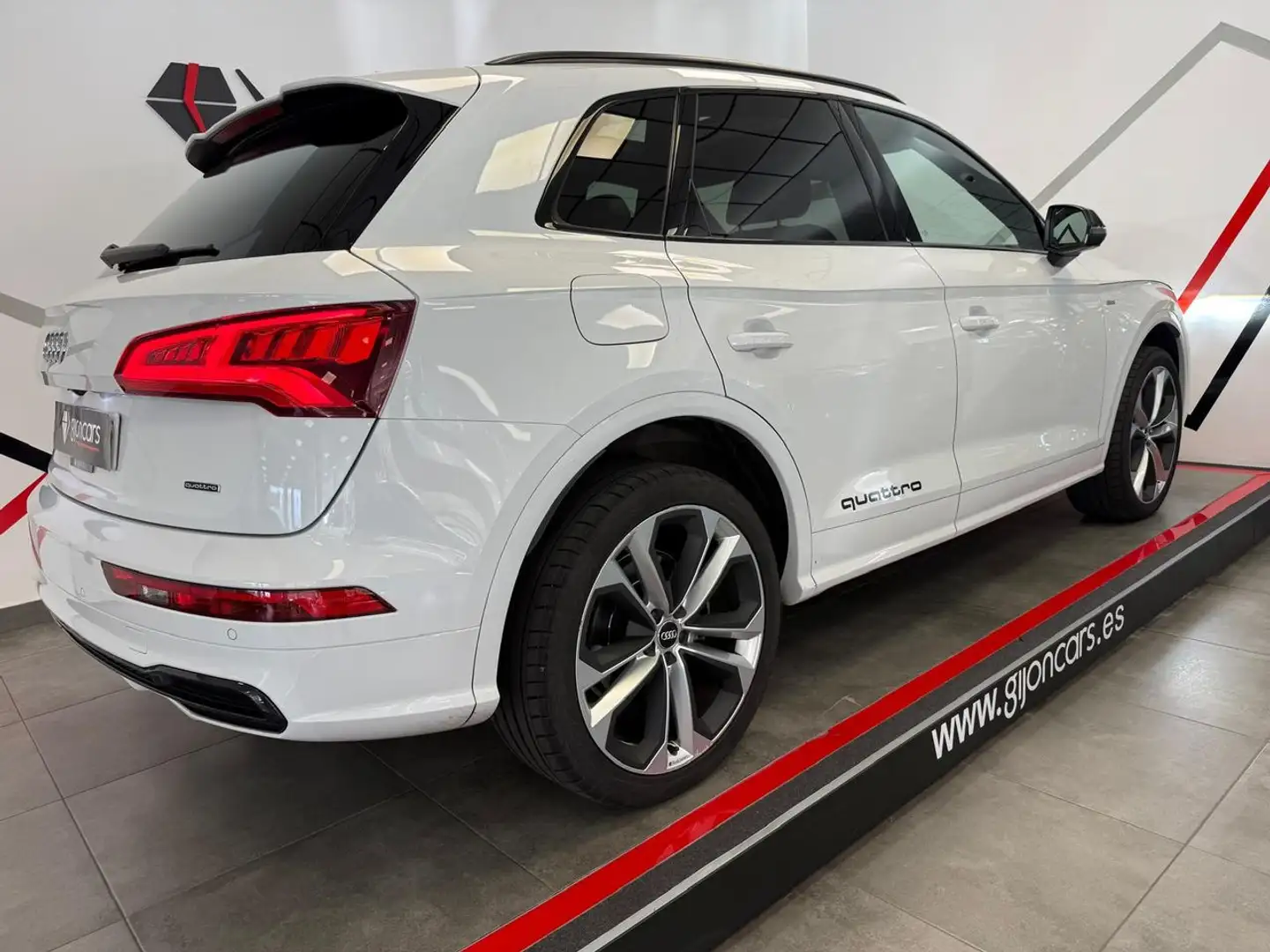 Audi Q5 40 TDI Black line quattro-ultra S tronic 140kW Blanco - 2