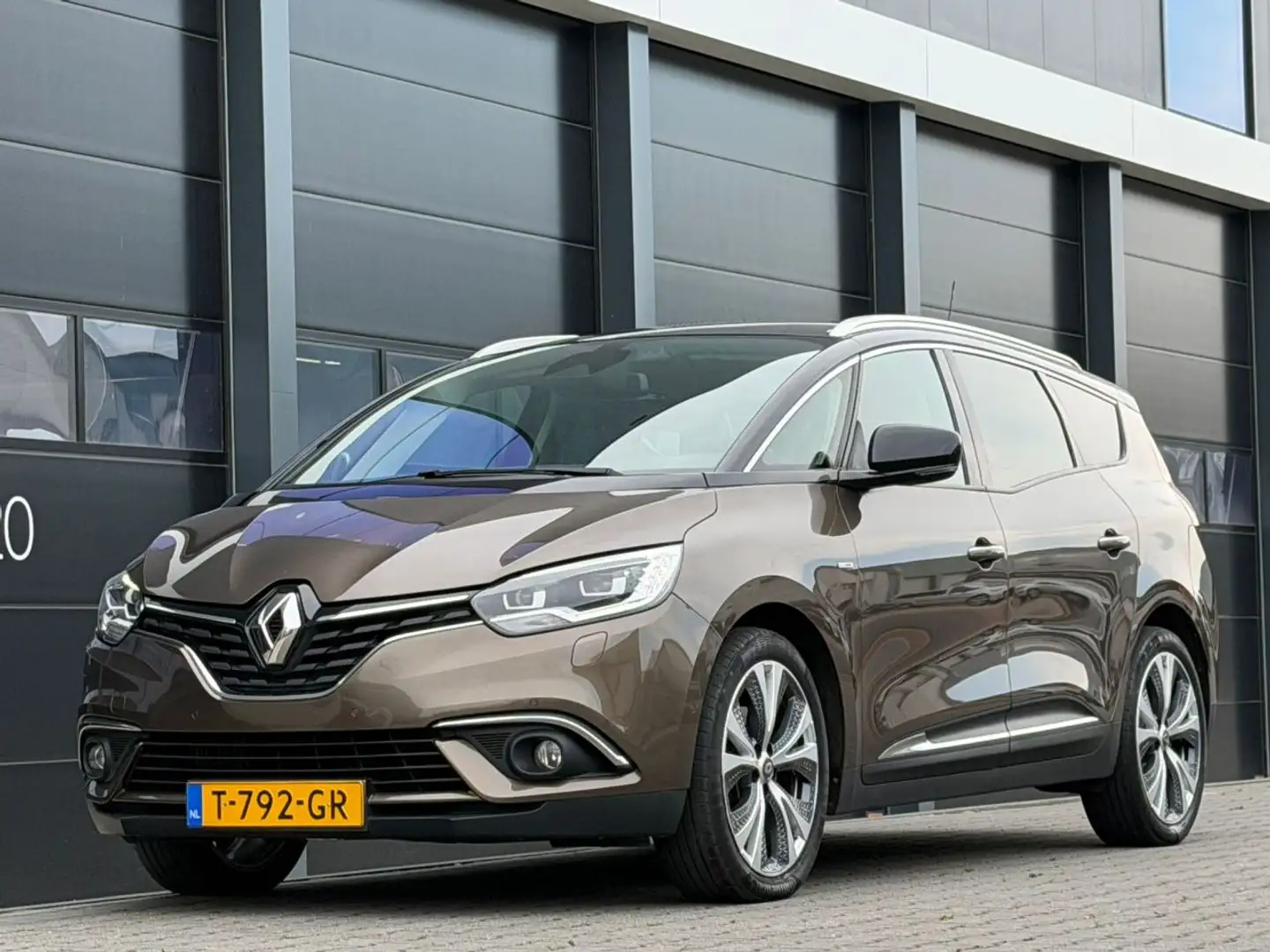 Renault Grand Scenic 1.6 dCI Bose Hade-Up 7-PERS Brun - 1