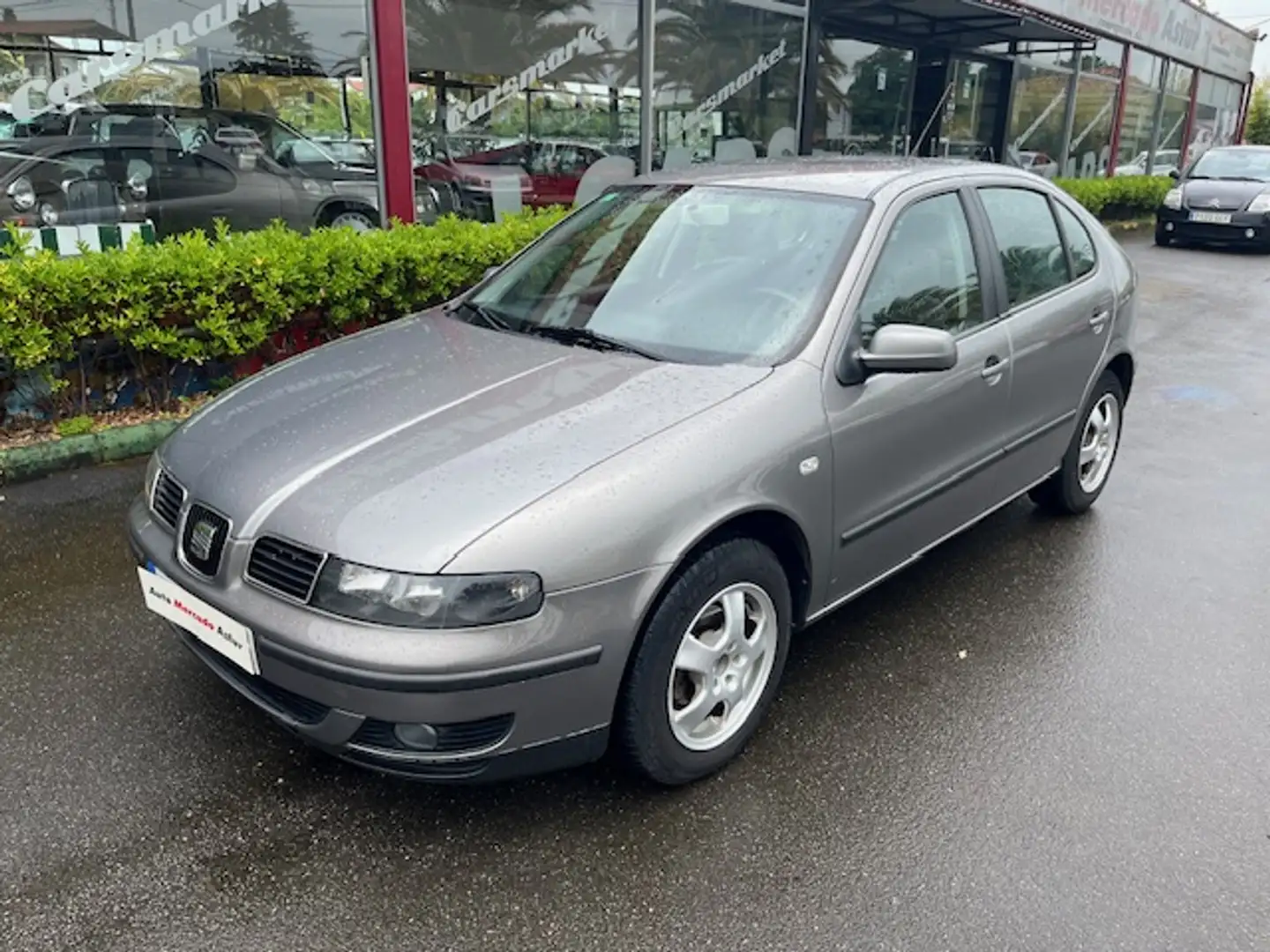 SEAT Leon 1.6 Signa 105 Bleu - 1