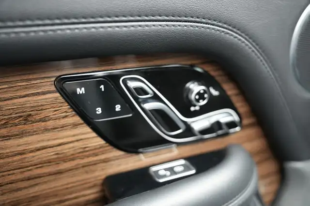 Land Rover Range Rover view 15