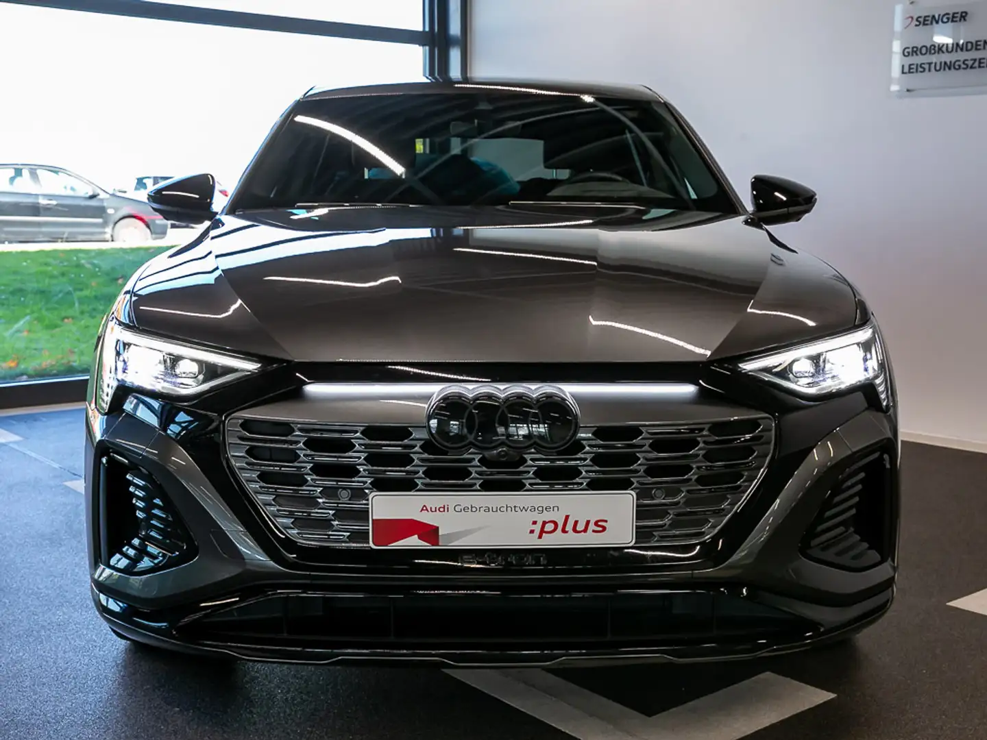 Audi Q8 e-tron Sportback 55 S line Matrix Air Sus B&O Grau - 2