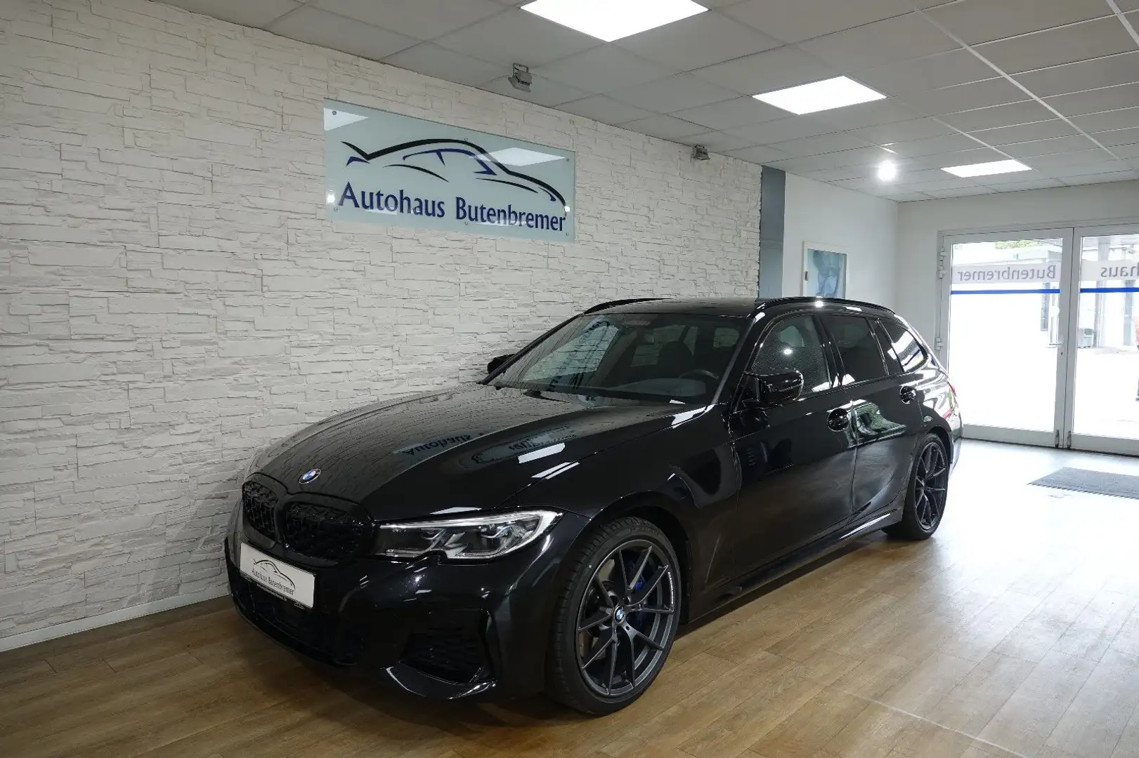 BMW 340 Touring xDrive Laser Navi Kamera Pano Ambi Noir - 1