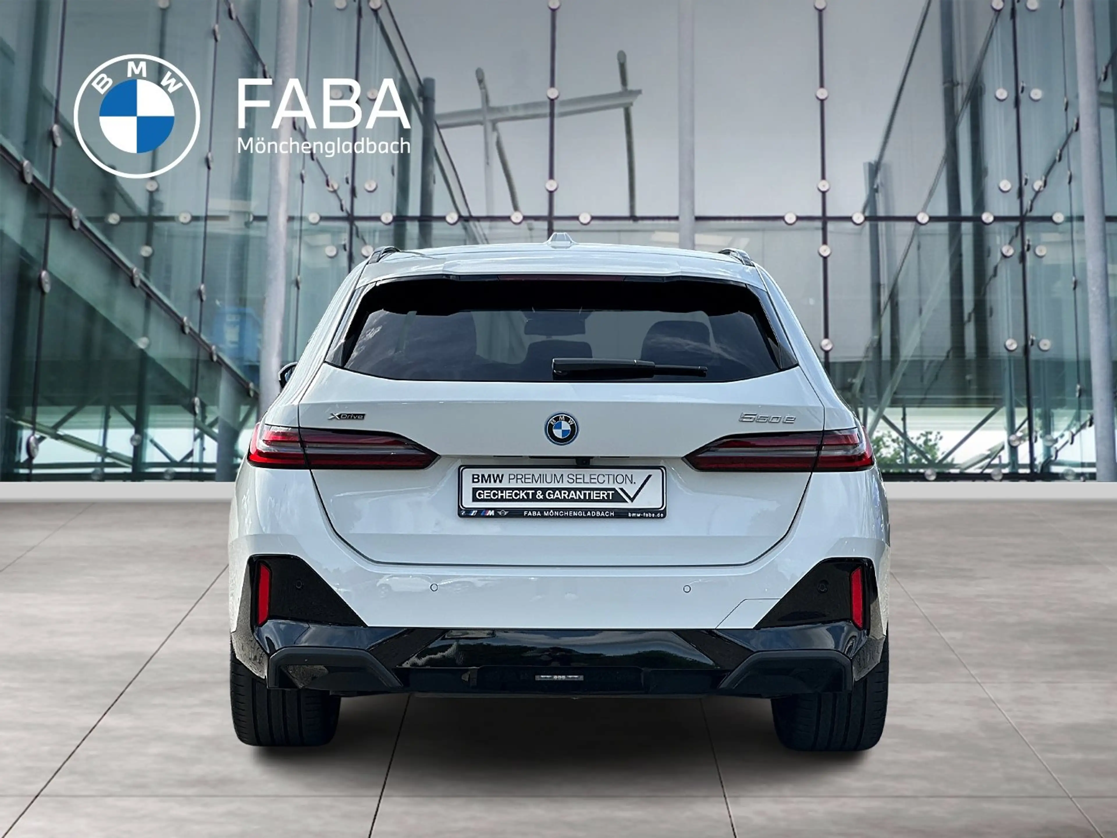 BMW 550 e xDrive Touring — photo 3