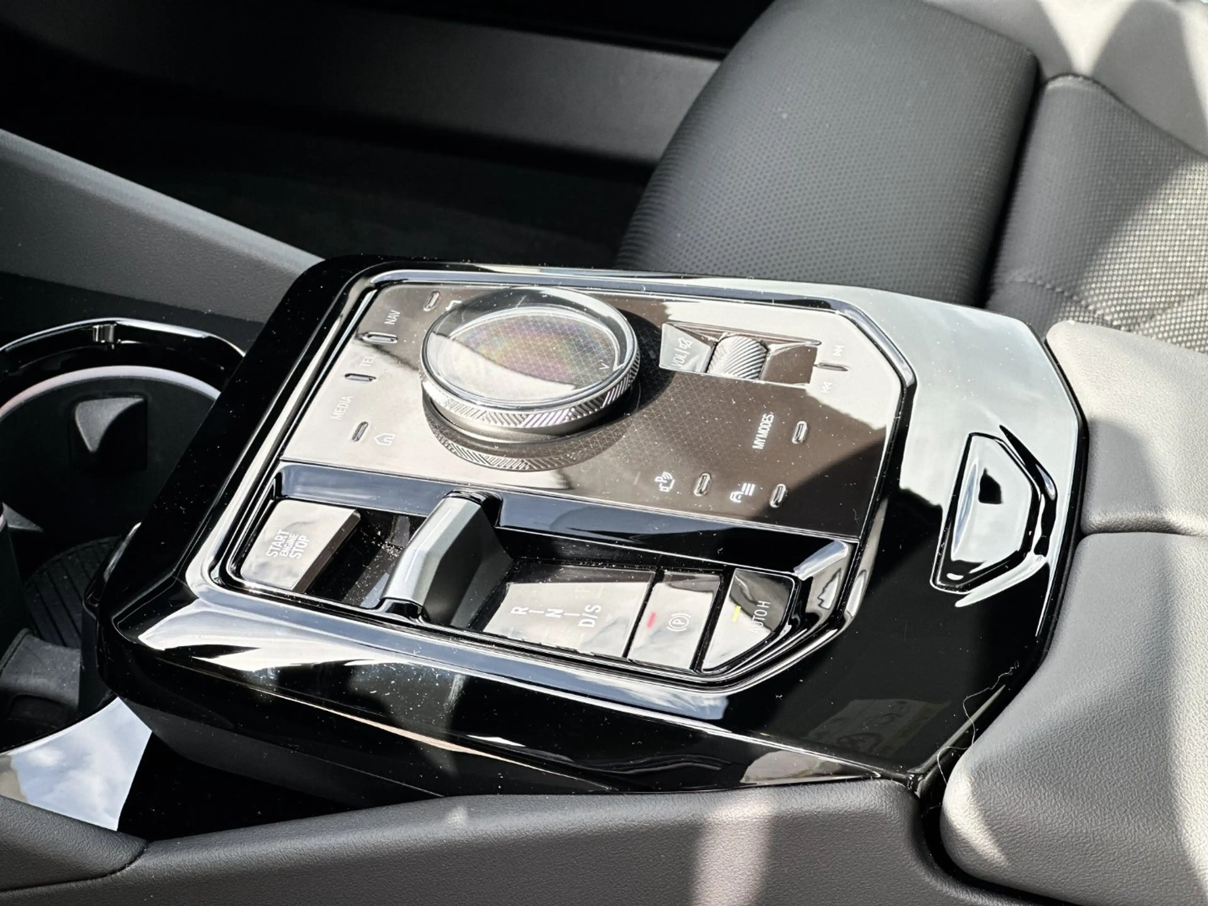 BMW 550 e xDrive Touring — photo 12