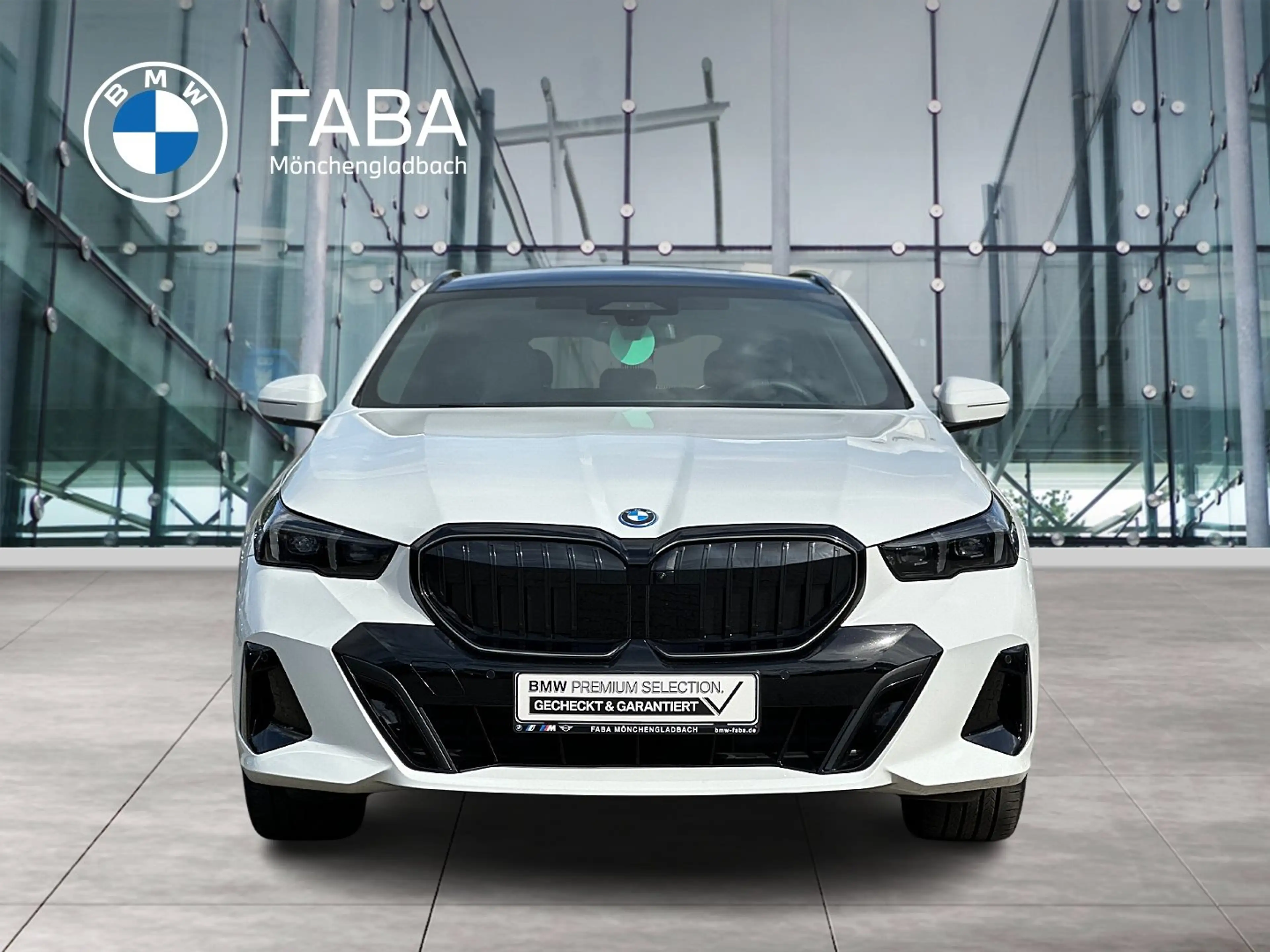 BMW 550 e xDrive Touring — photo 4