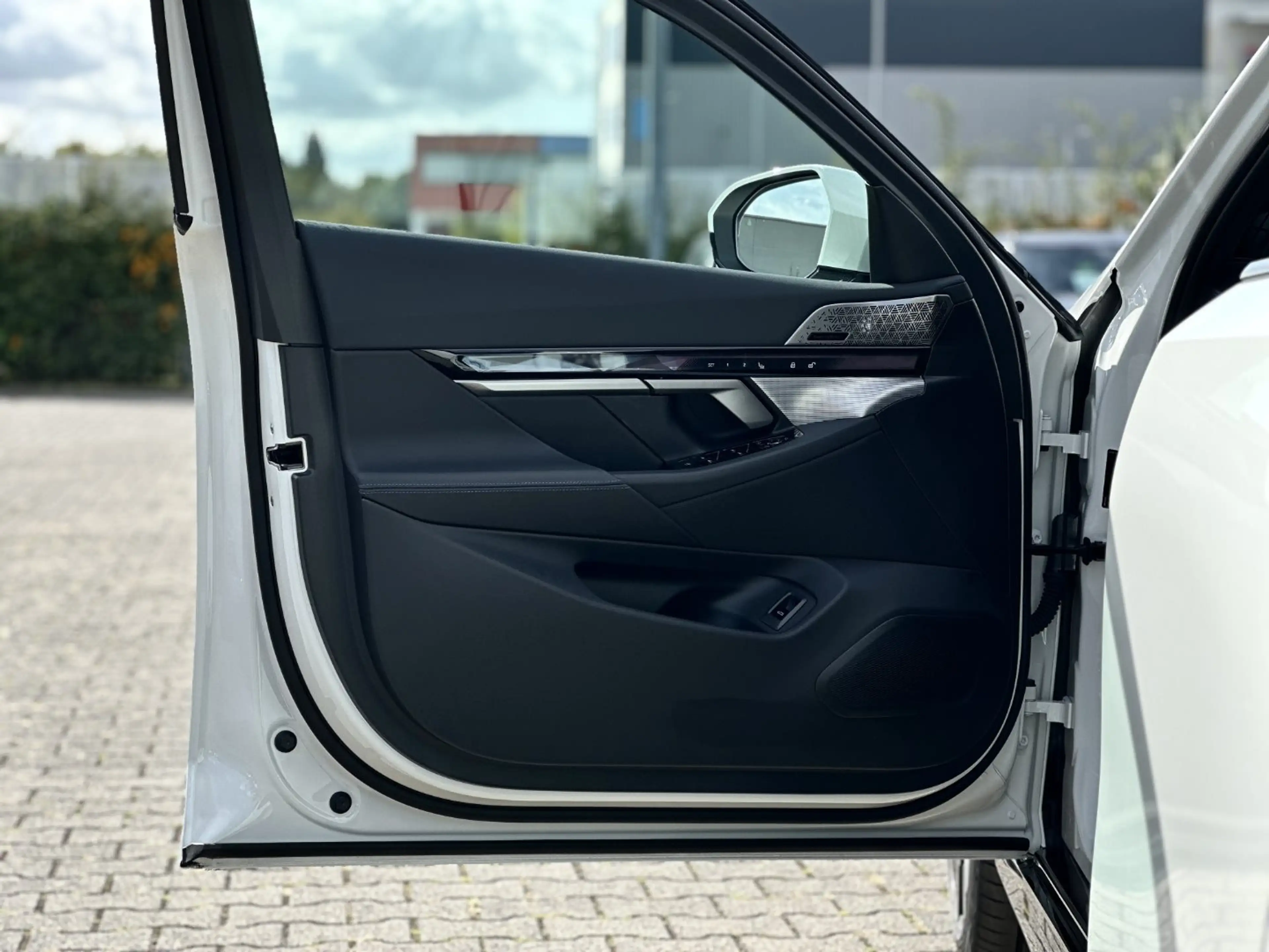 BMW 550 e xDrive Touring — photo 10